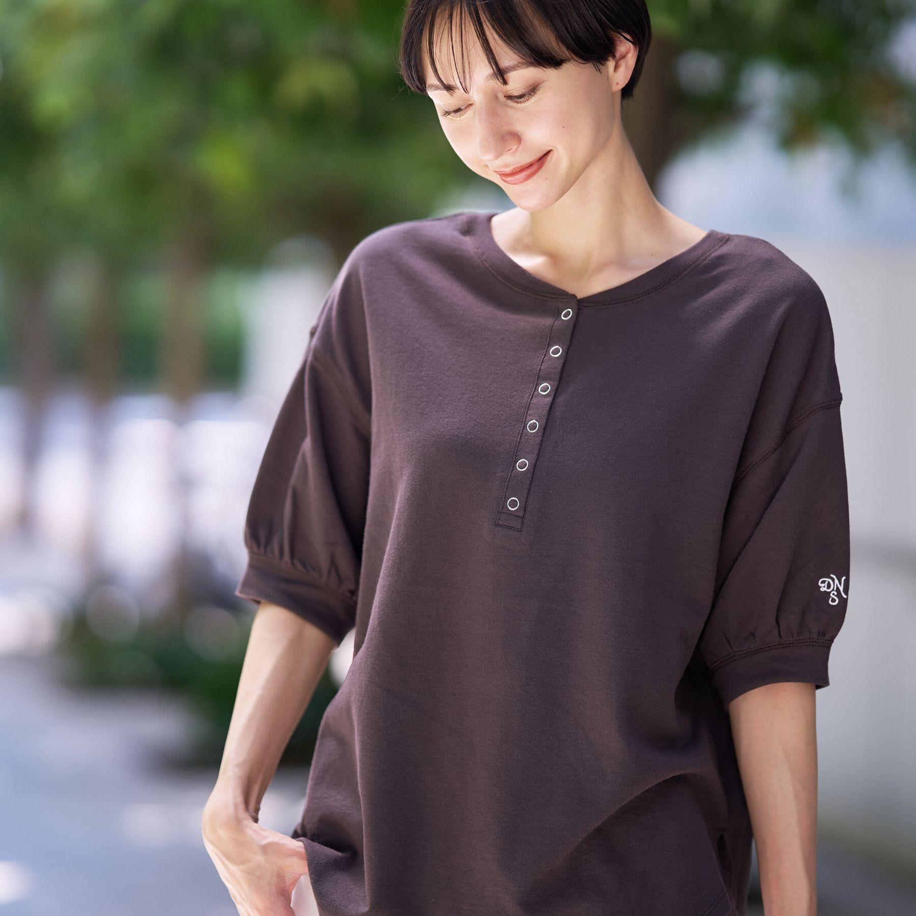 Dessin「【360度可愛い/前後2WAY/洗える】ライトコットンヘンリーカットソー」|Tシャツ・カットソー|