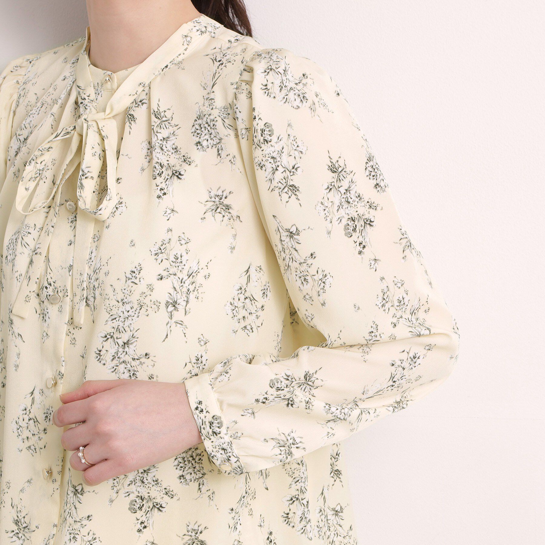 ITS&rsquo;DEMO「【洗濯機OK】花柄ボウタイブラウス」|シャツ・ブラウス|