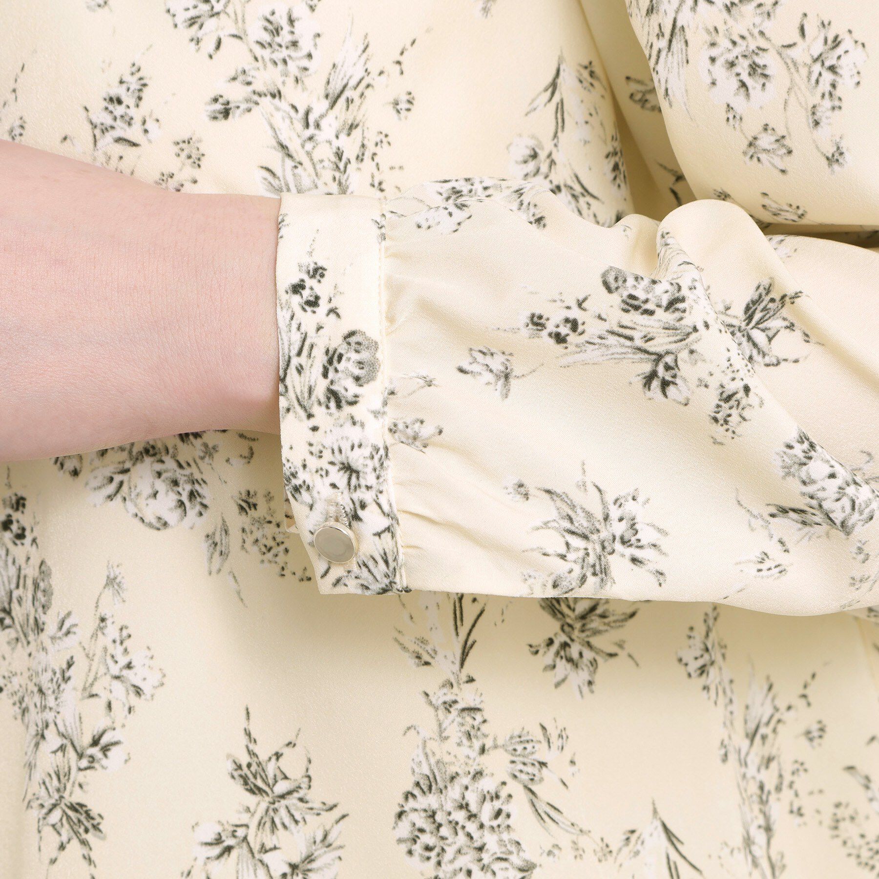 ITS&rsquo;DEMO「【洗濯機OK】花柄ボウタイブラウス」|シャツ・ブラウス|