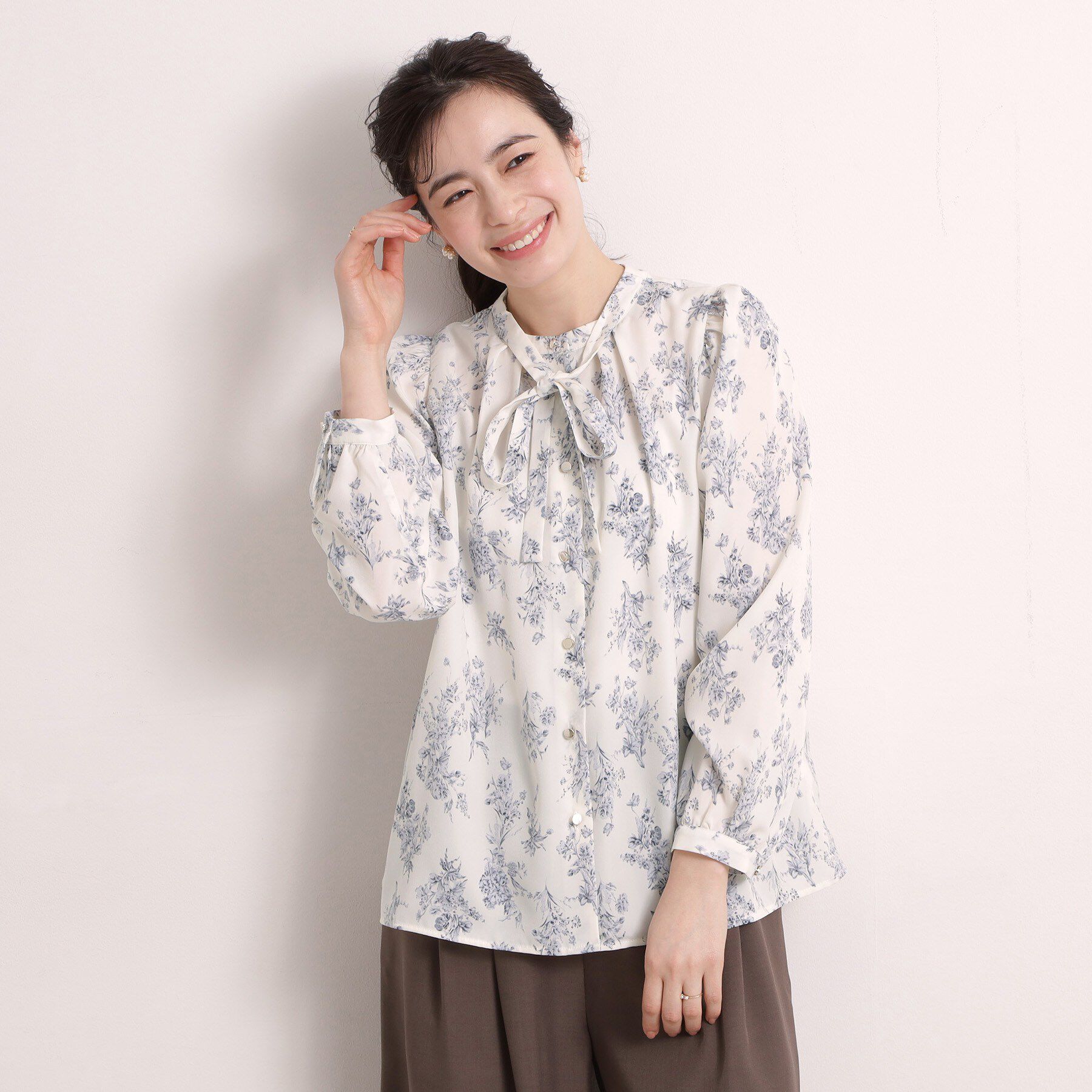 ITS&rsquo;DEMO「【洗濯機OK】花柄ボウタイブラウス」|シャツ・ブラウス|