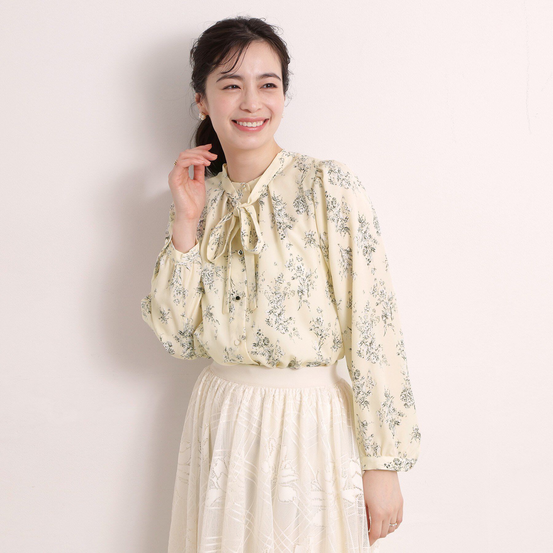 ITS&rsquo;DEMO「【洗濯機OK】花柄ボウタイブラウス」|シャツ・ブラウス|