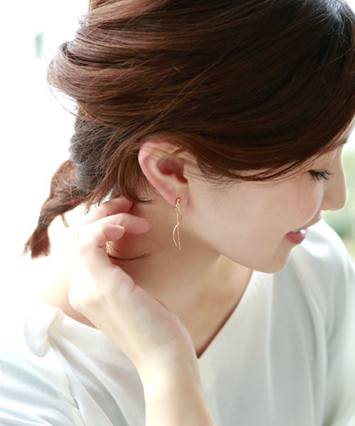 colleca la「ループフィット・ウェーブ＆ストレートバーのイヤリング」|イヤリング|