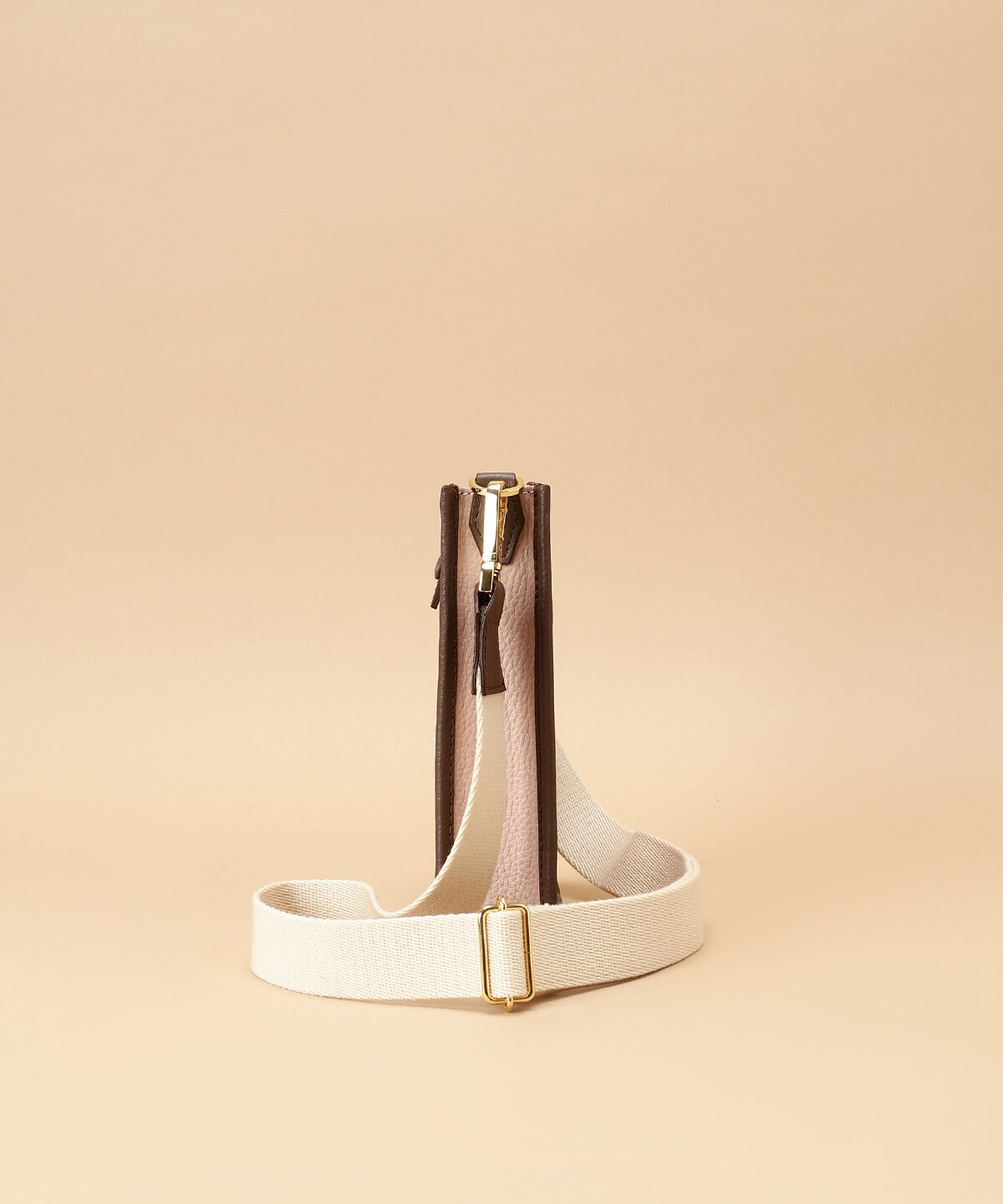 Samantha Thavasa「パンチングデザイン スクエアショルダーバッグ」|ショルダー・メッセンジャー|