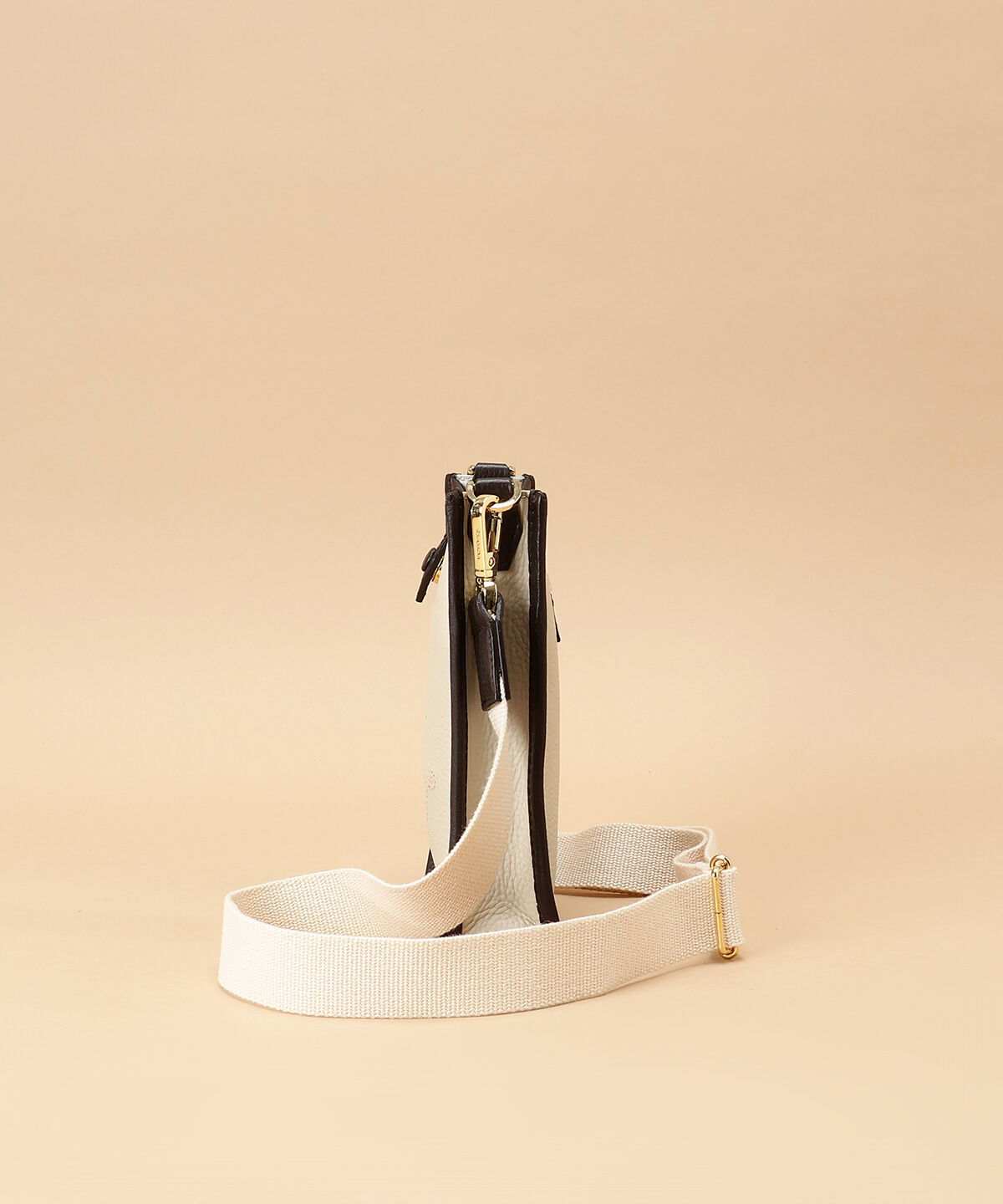 Samantha Thavasa「パンチングデザイン スクエアショルダーバッグ」|ショルダー・メッセンジャー|