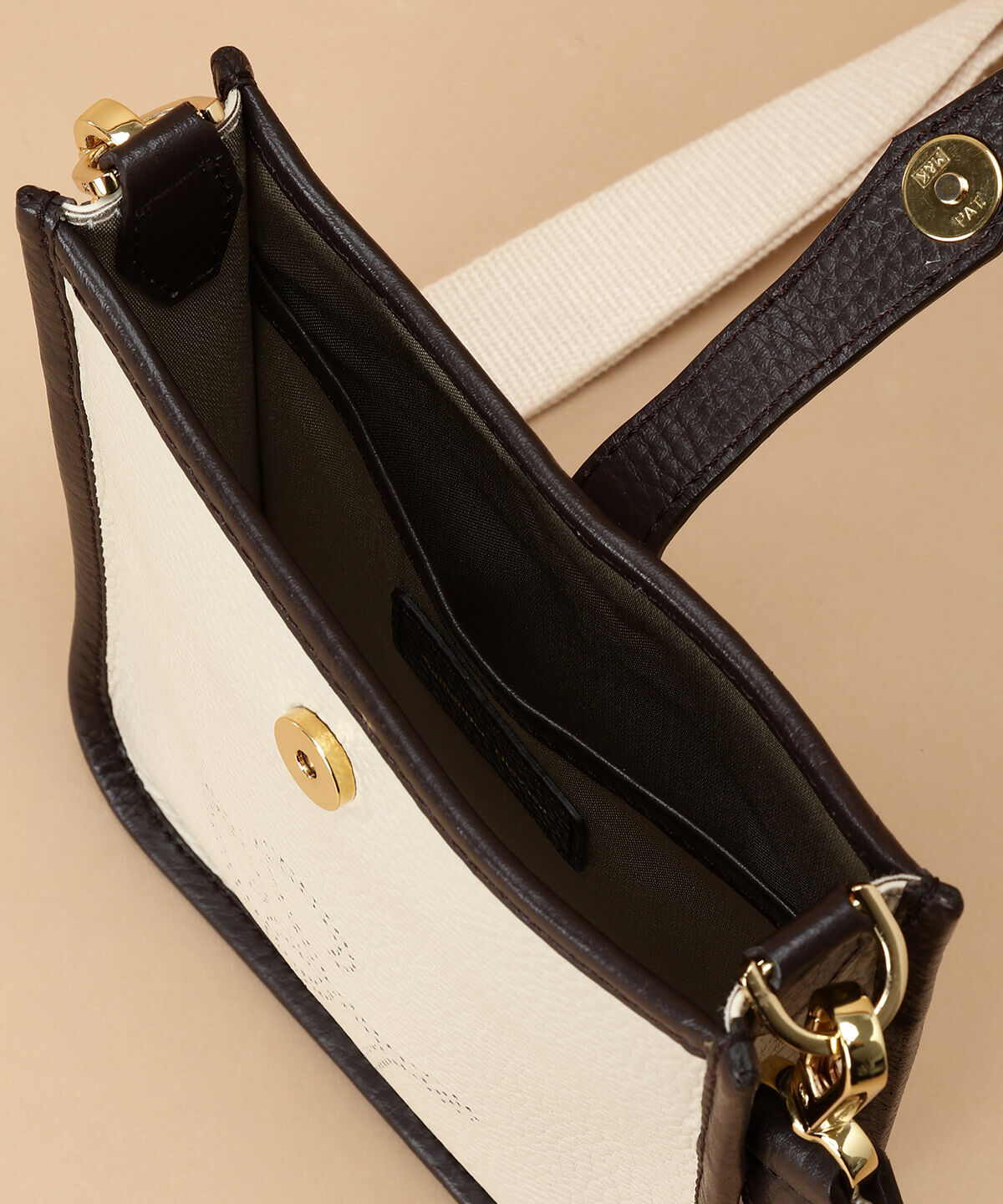 Samantha Thavasa「パンチングデザイン スクエアショルダーバッグ」|ショルダー・メッセンジャー|