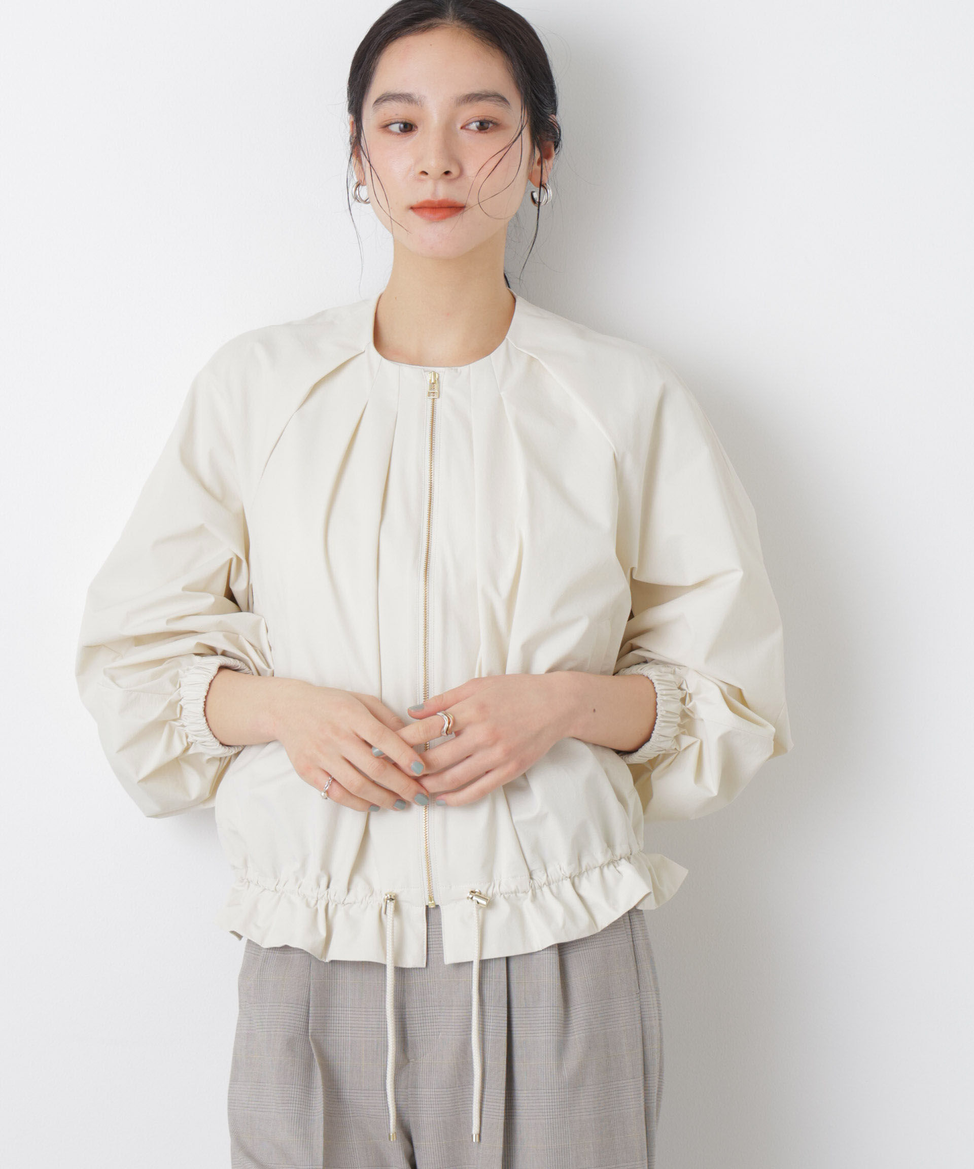 nano･universe「ノーカラードロストタックブルゾン」|ブルゾン・スタジャン|オフホワイト1