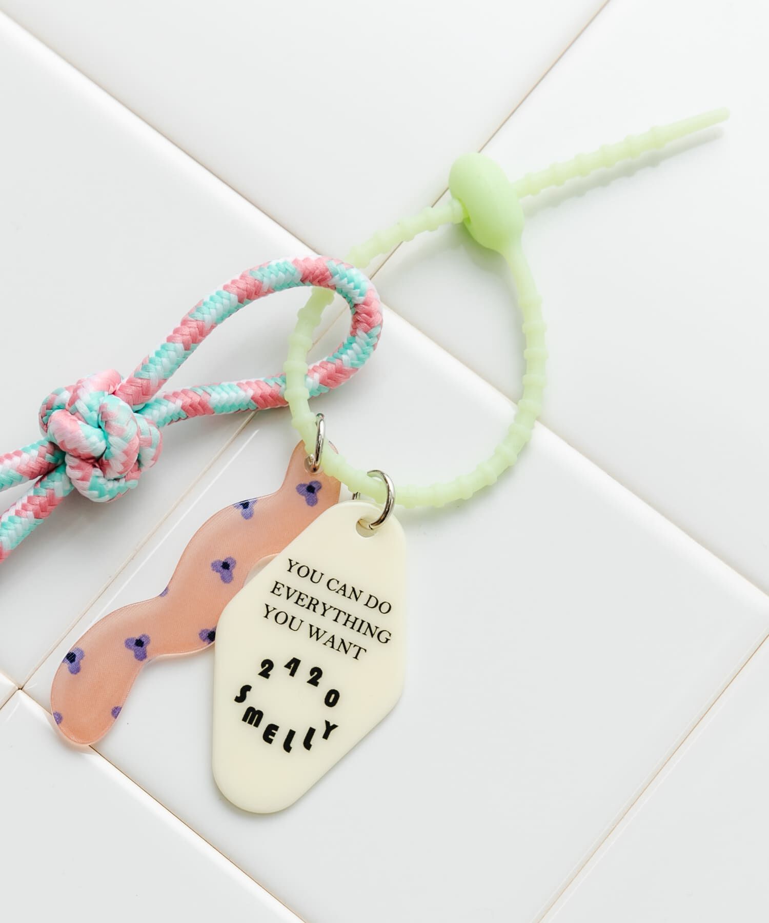 SMELLY「カラフルチャームシリコンキーチェーン」|チャーム・キーホルダー|