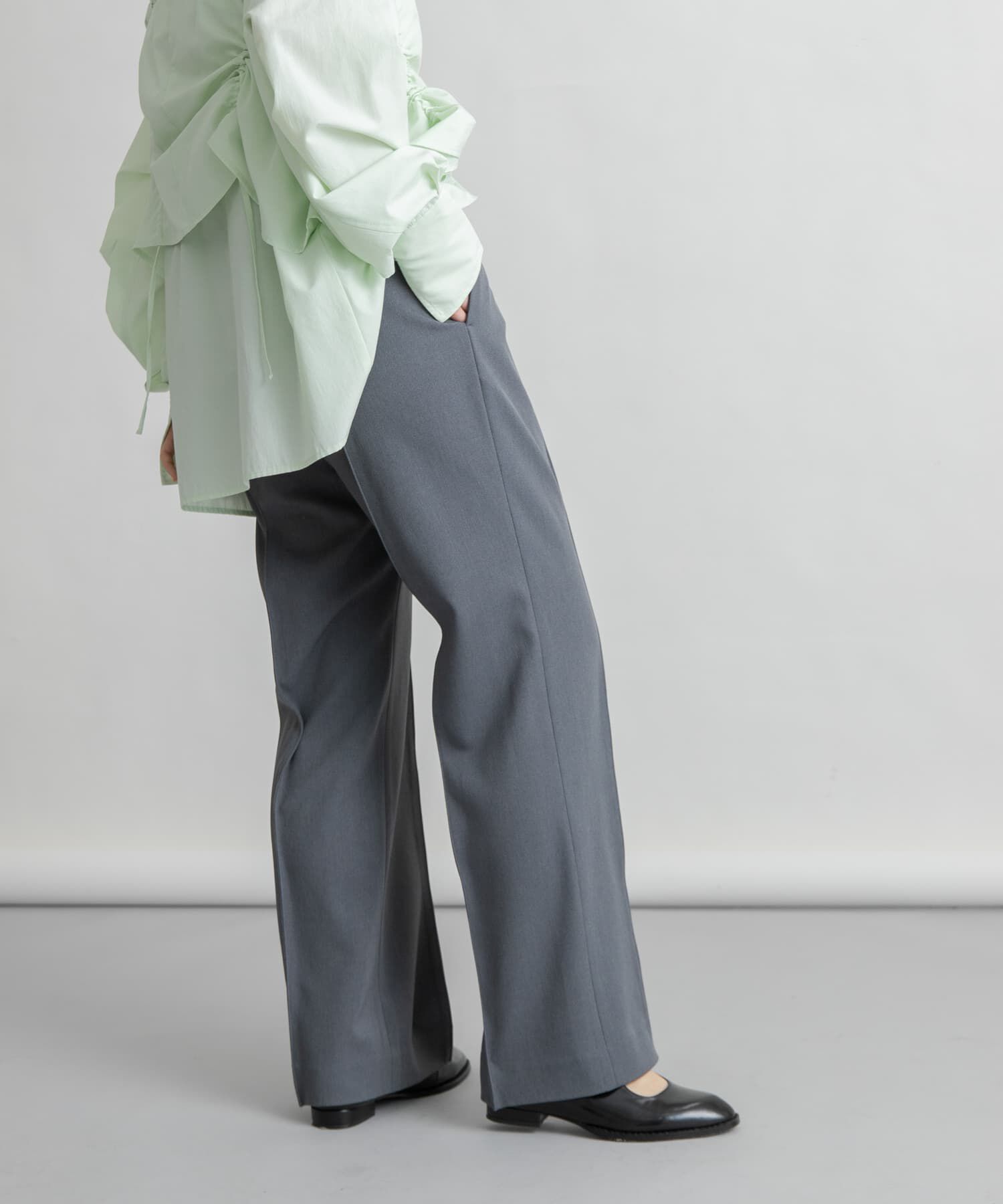  「『2サイズ展開』ピンタックストレートパンツ」|その他|グレー