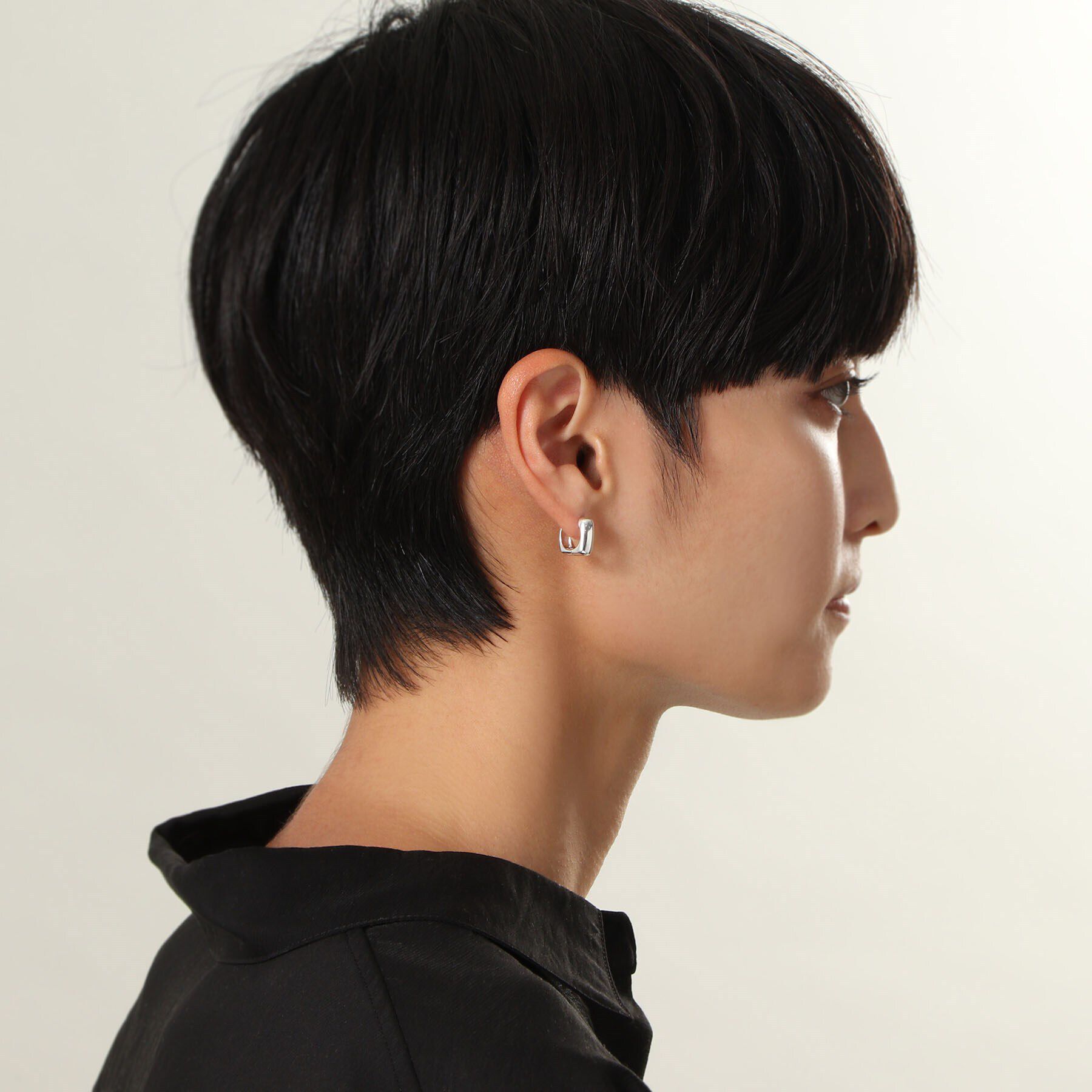 COCOSHNIK ONKITSCH「シルバー ハギーフープ スクエアピアス」|ピアス|