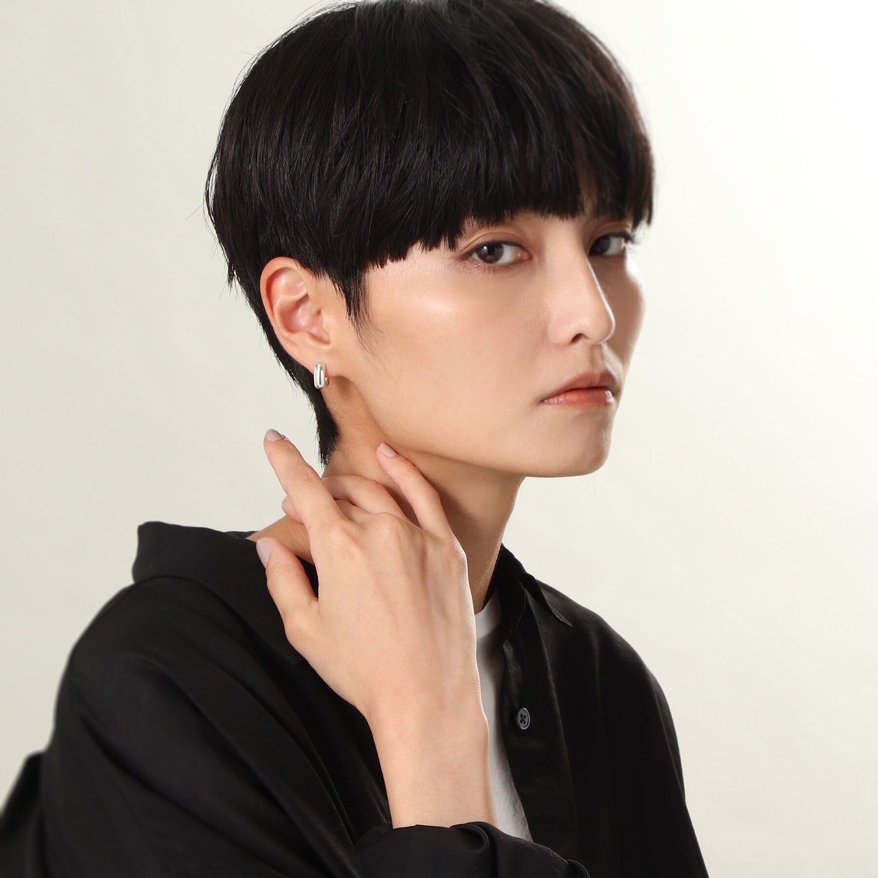 COCOSHNIK ONKITSCH「シルバー ハギーフープ スクエアピアス」|ピアス|