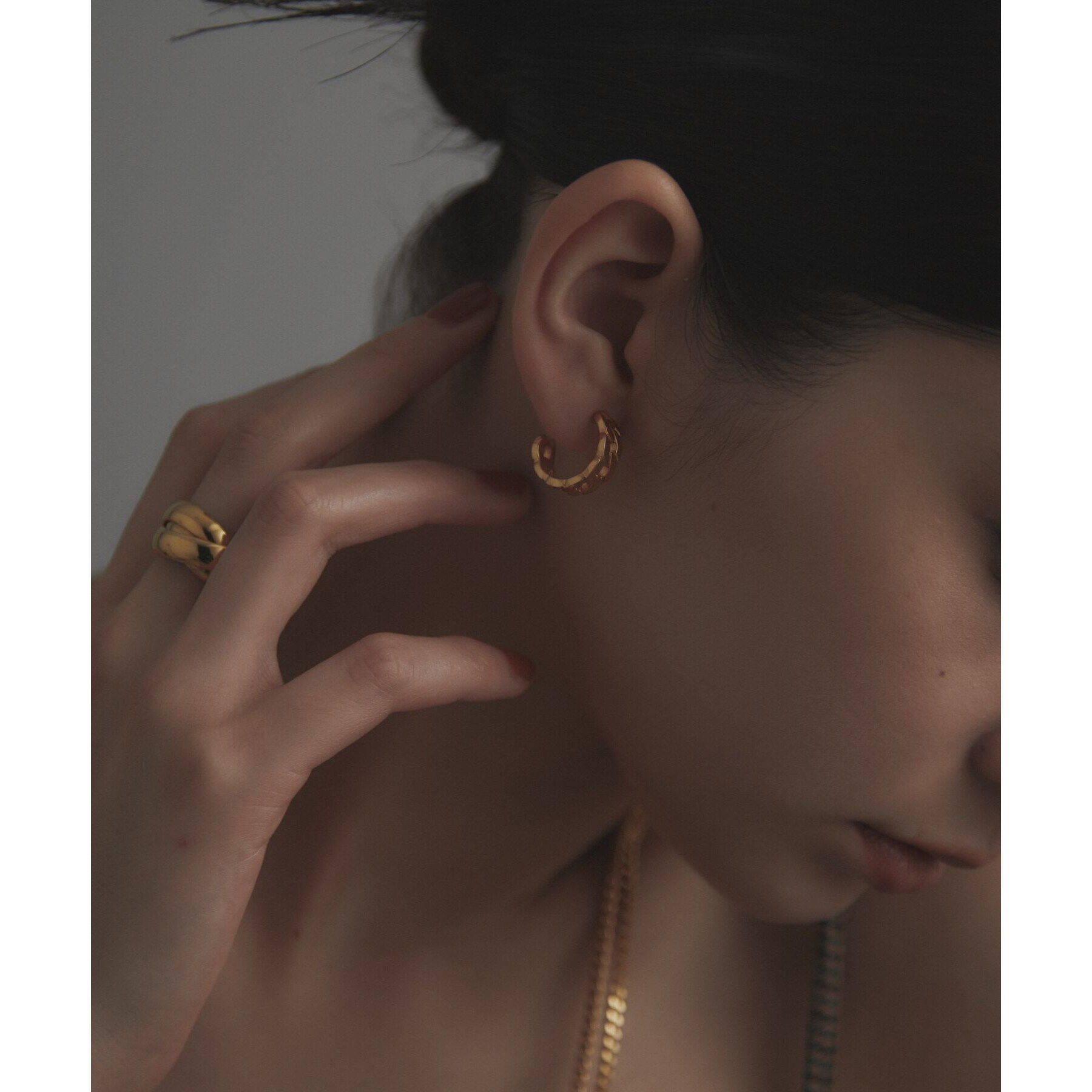 COCOSHNIK ONKITSCH「シルバー フラットカーブチェーンモチーフピアス GP」|ピアス|