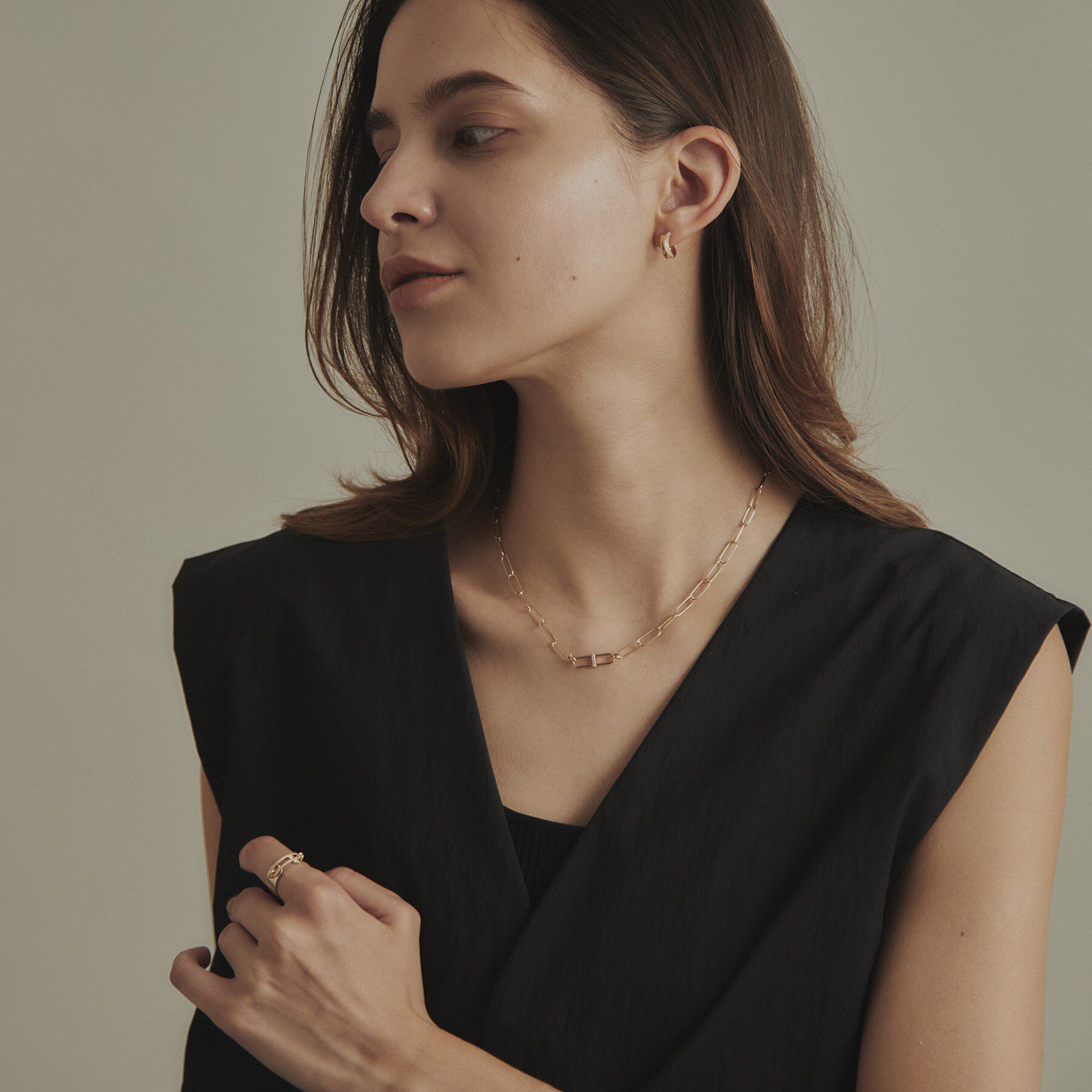 COCOSHNIK「K10ダイヤモンド 逆アールフープ スタッドピアス」|ピアス|