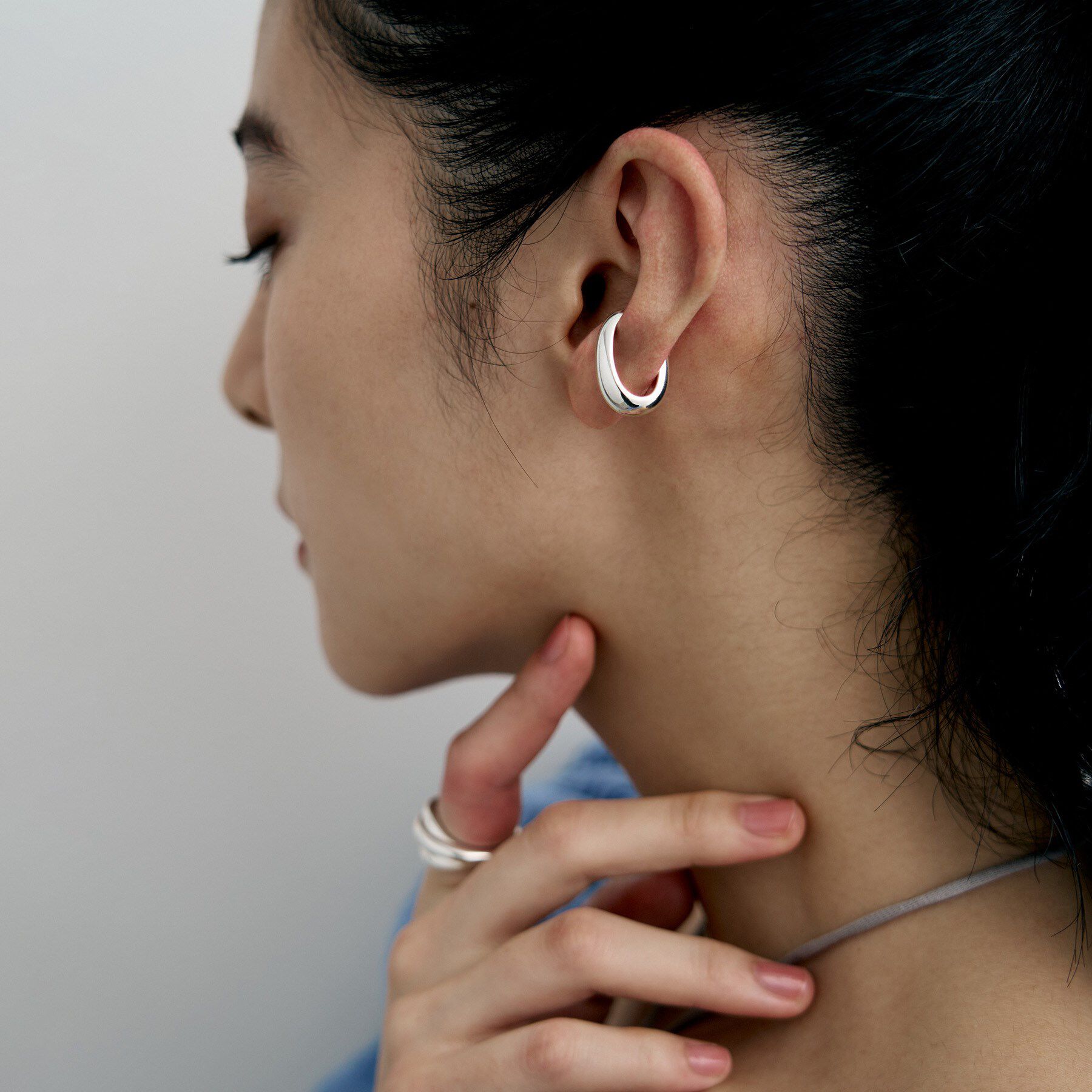 COCOSHNIK ONKITSCH「シルバー オーバルイヤカフ」|イヤリング|