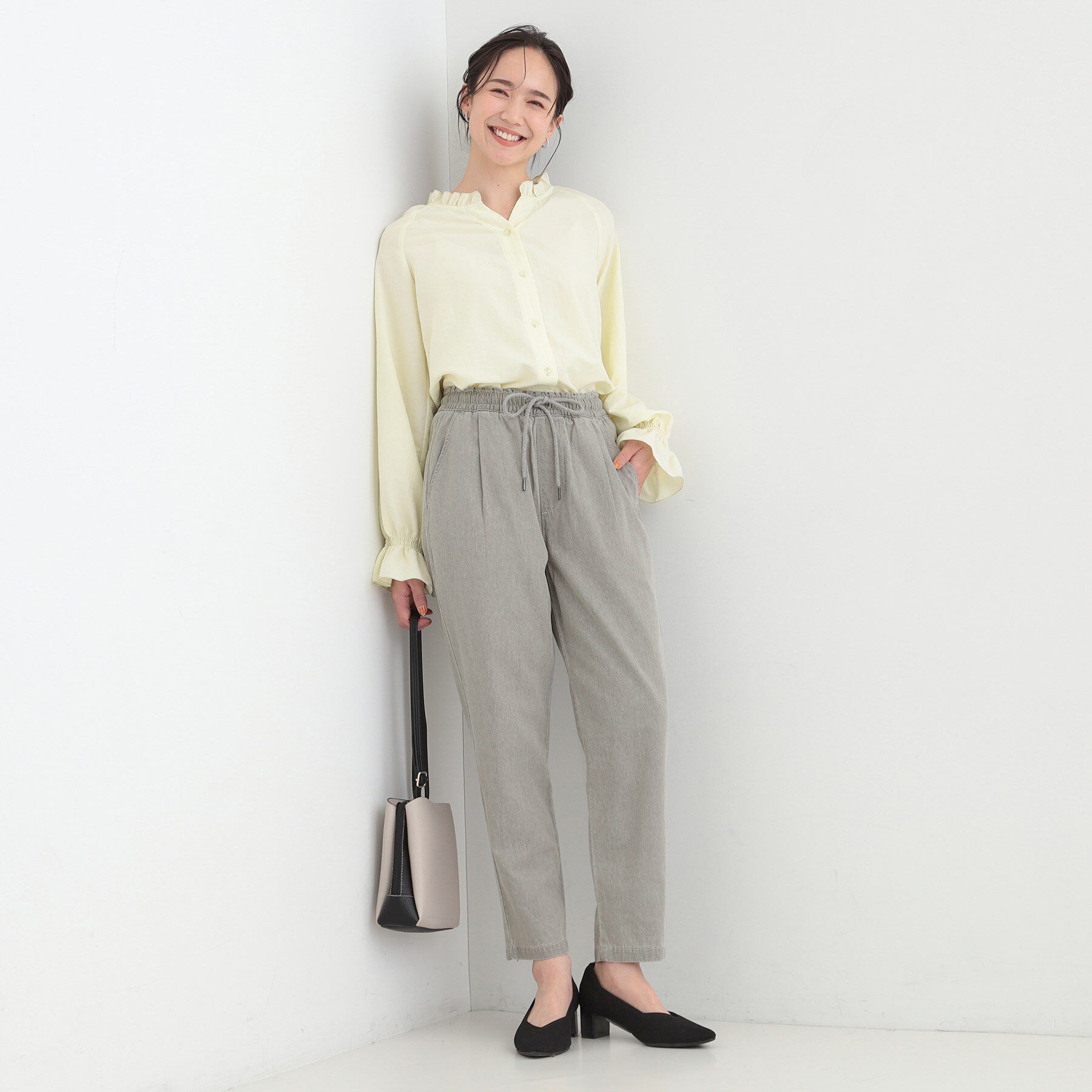 SHOO･LA･RUE「【ライトオンスデニム/S-LL】らくらく イージーデニムテーパードパンツ」|デニム|