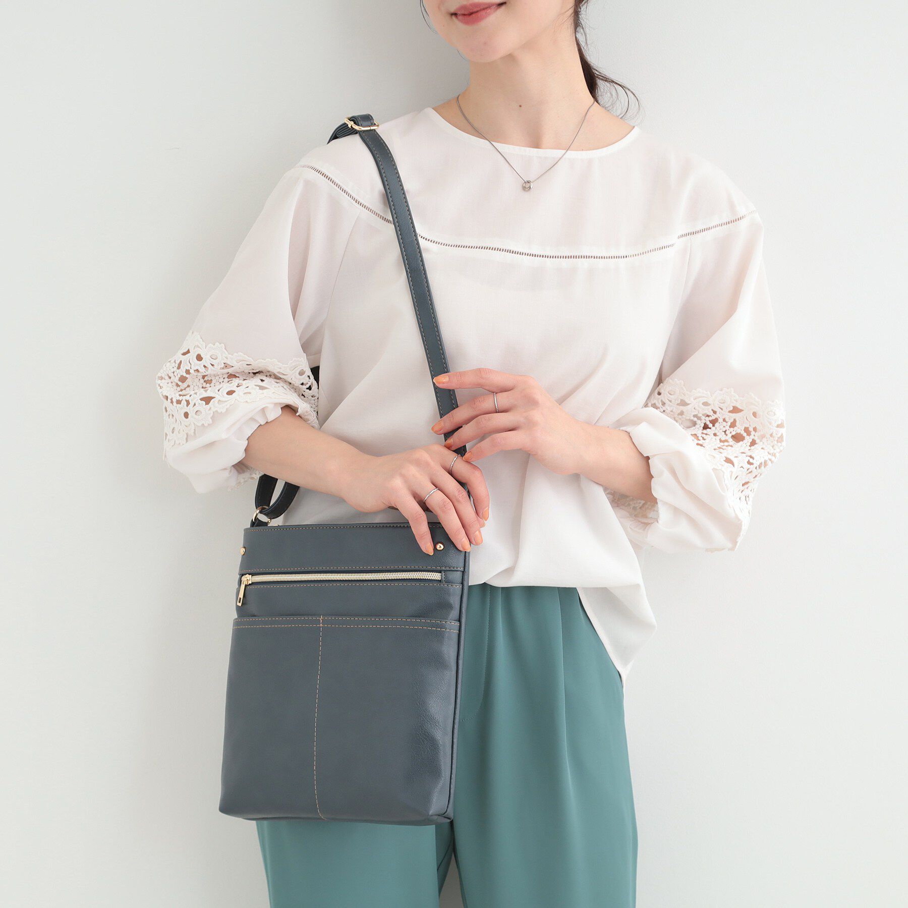 SHOO･LA･RUE「ボディフィット8ポケットショルダーバッグ」|ショルダー・メッセンジャー|