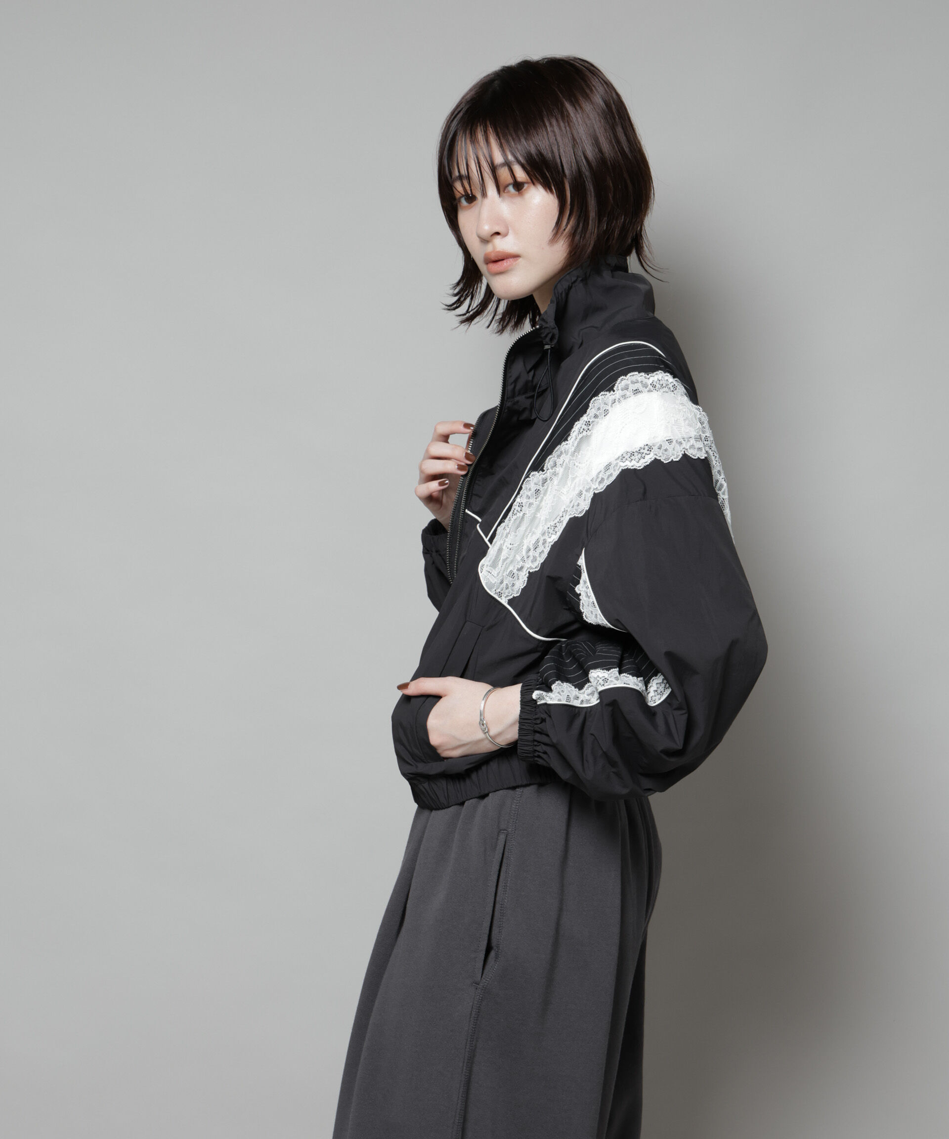 nano･universe「レース&times;ストライプ切替ナイロンブルゾン」|ブルゾン・スタジャン|