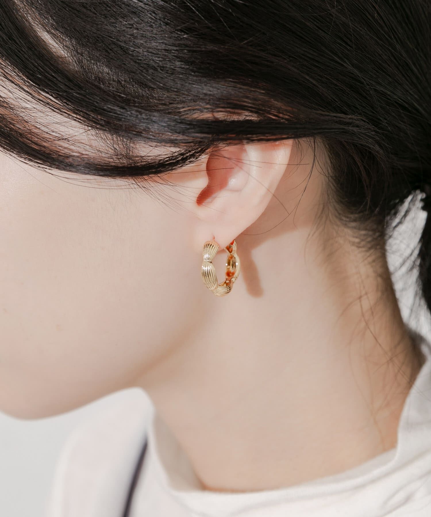 SMELLY「メタルラインデザインフープワンタッチピアス」|ピアス|