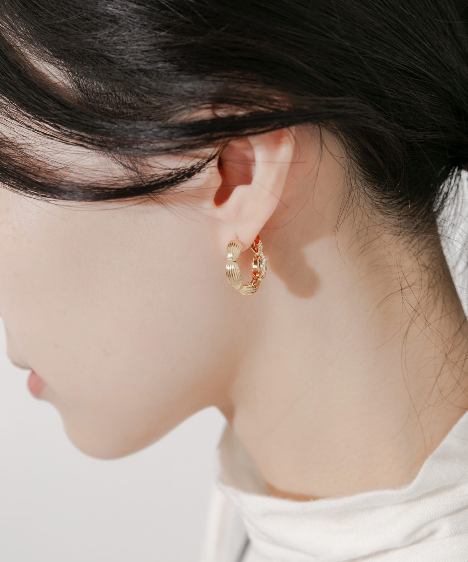 SMELLY「メタルラインデザインフープワンタッチピアス」|ピアス|