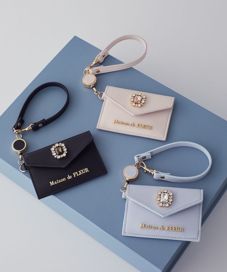 Maison de FLEUR「リール付きビジューカードポケットパスケース」|その他|