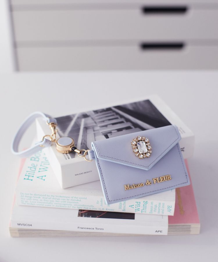 Maison de FLEUR「リール付きビジューカードポケットパスケース」|その他|サックスブルー