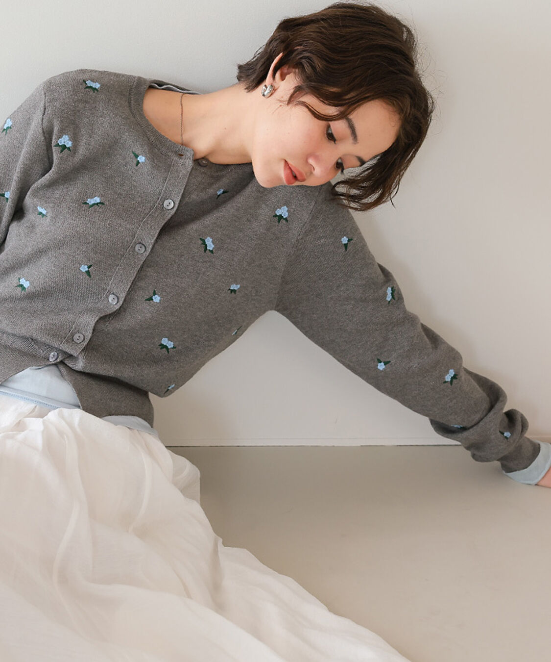 titivate「フラワー刺繍カーディガン」|カーディガン|グレー