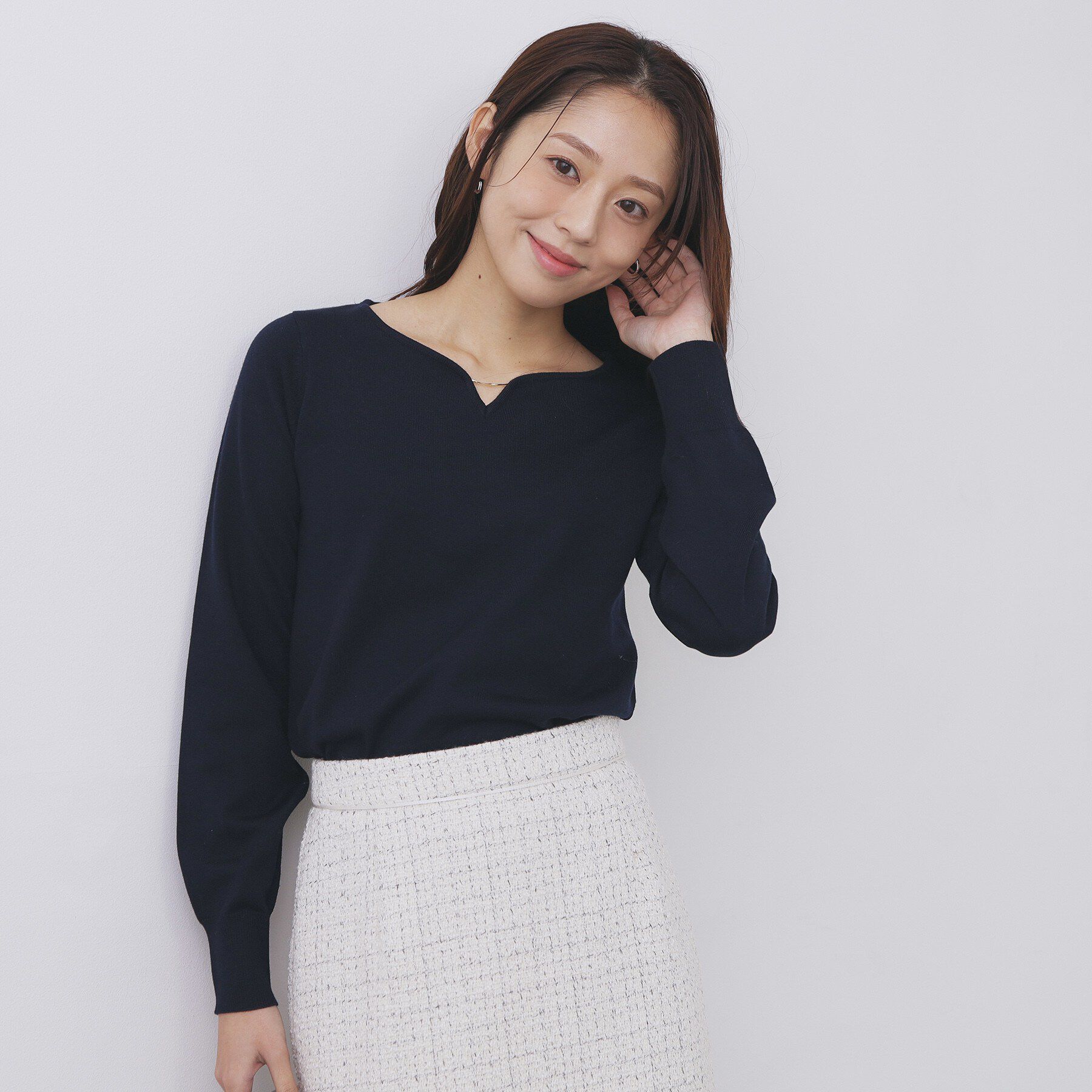 index「ゴールドパーツ付きハートネックニット【洗濯機OK】」|ニット・セーター|ネイビー(094)