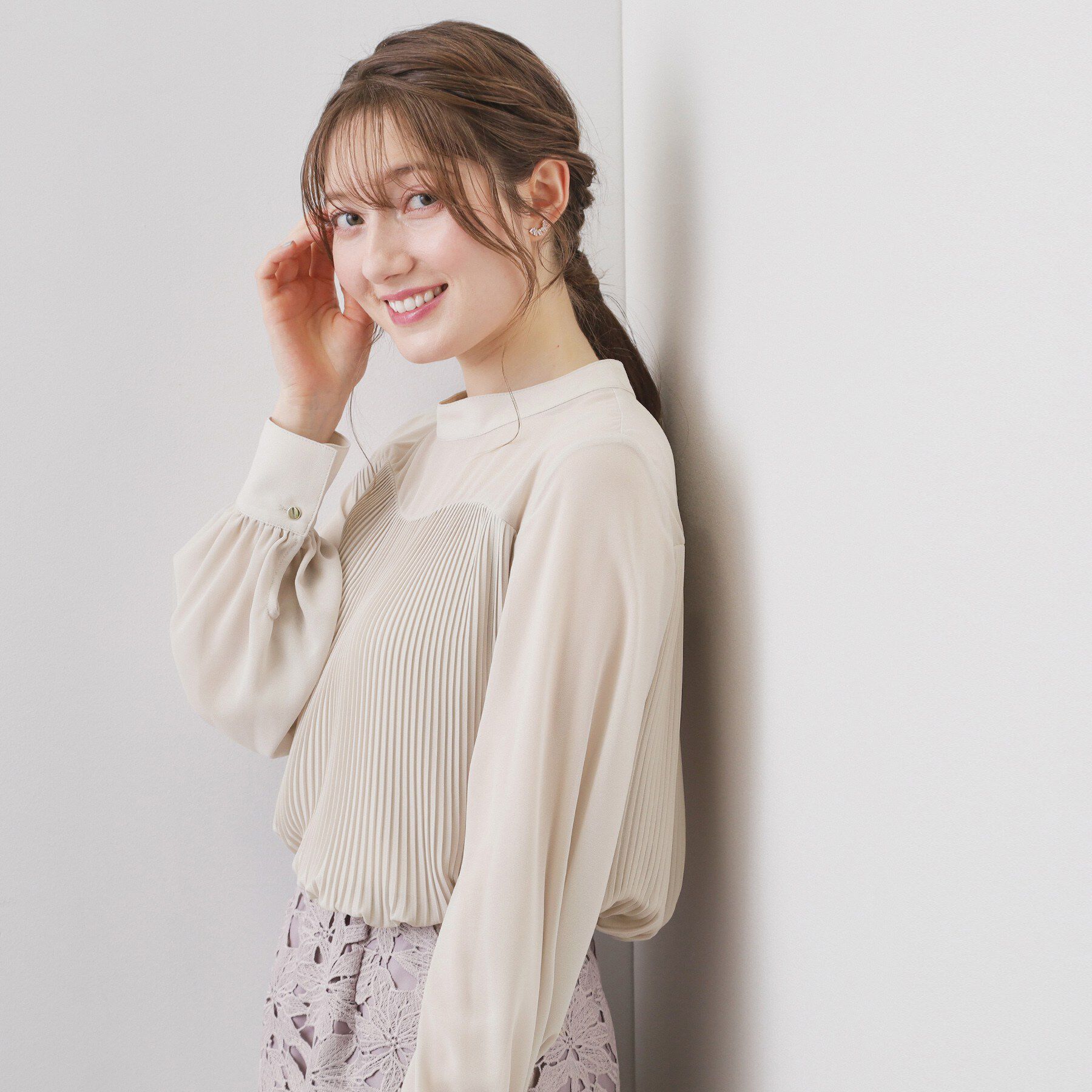index「エアリープリーツスタンドカラーブラウス【洗濯機OK/イージーアイロン/防シワ】《5col》」|シャツ・ブラウス|