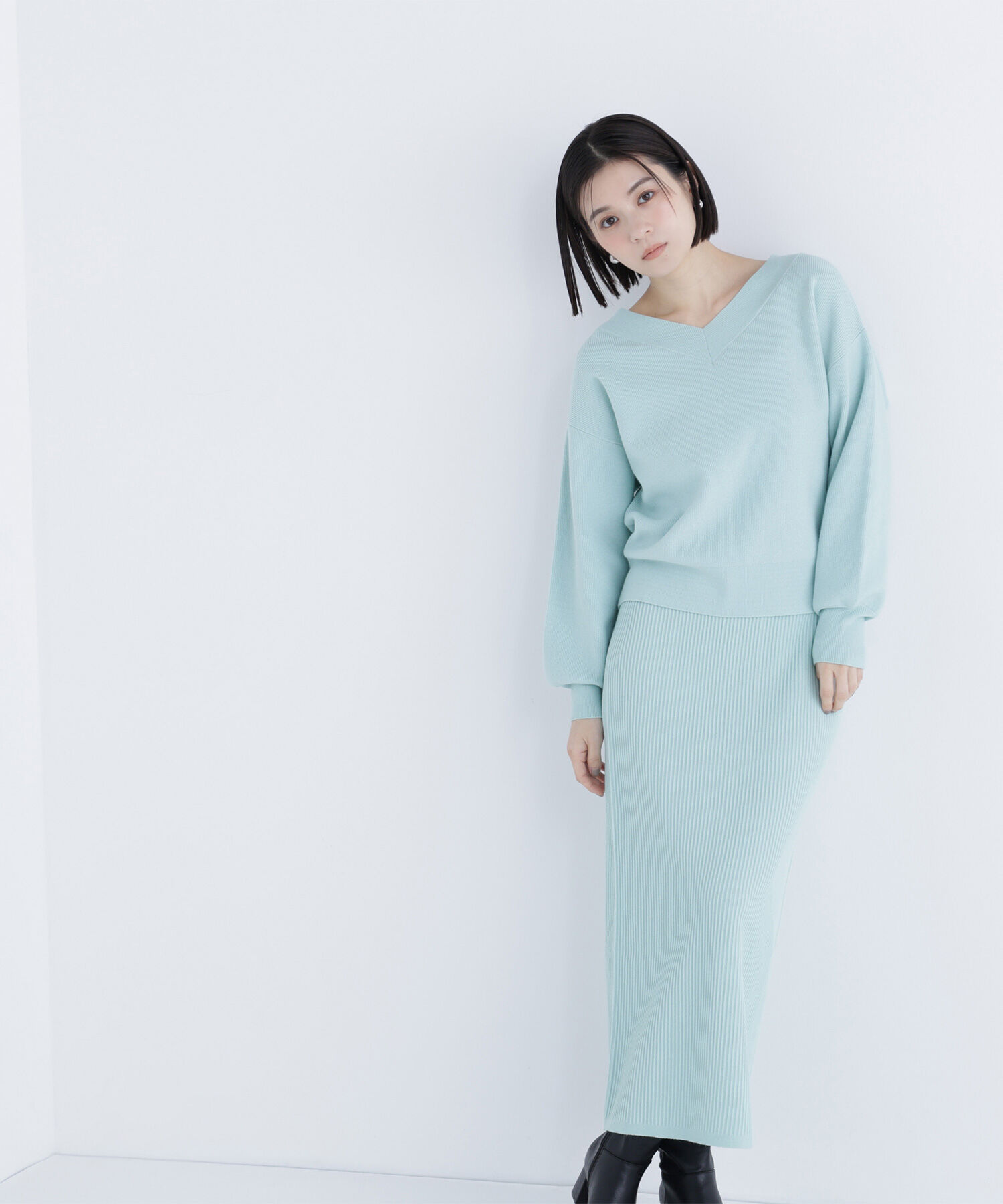  「Vネックフォルムニットセットアップ」|ワンピース|ペールブルー