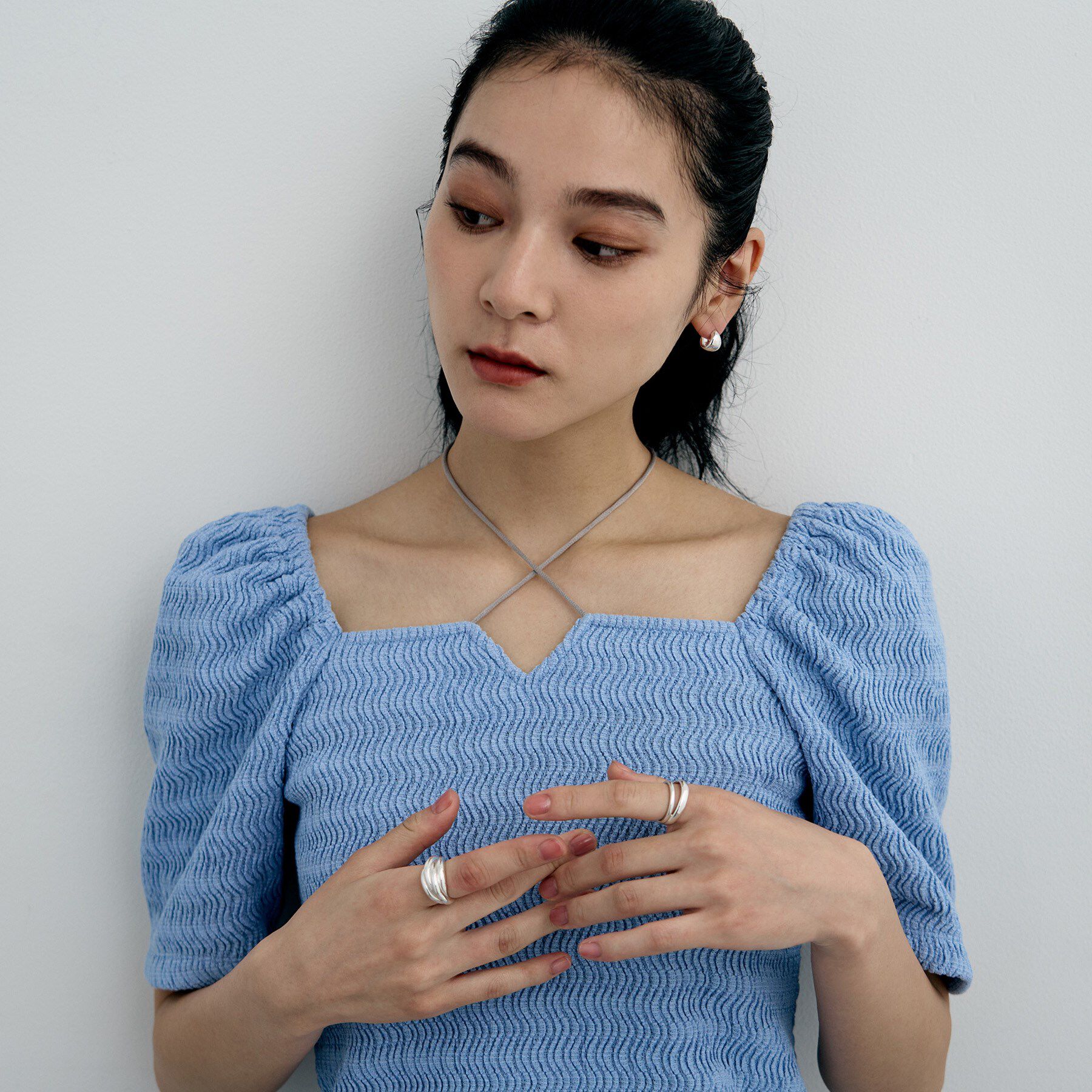 COCOSHNIK ONKITSCH「シルバー ハギーフープ ポインテッドワイドピアス」|ピアス|