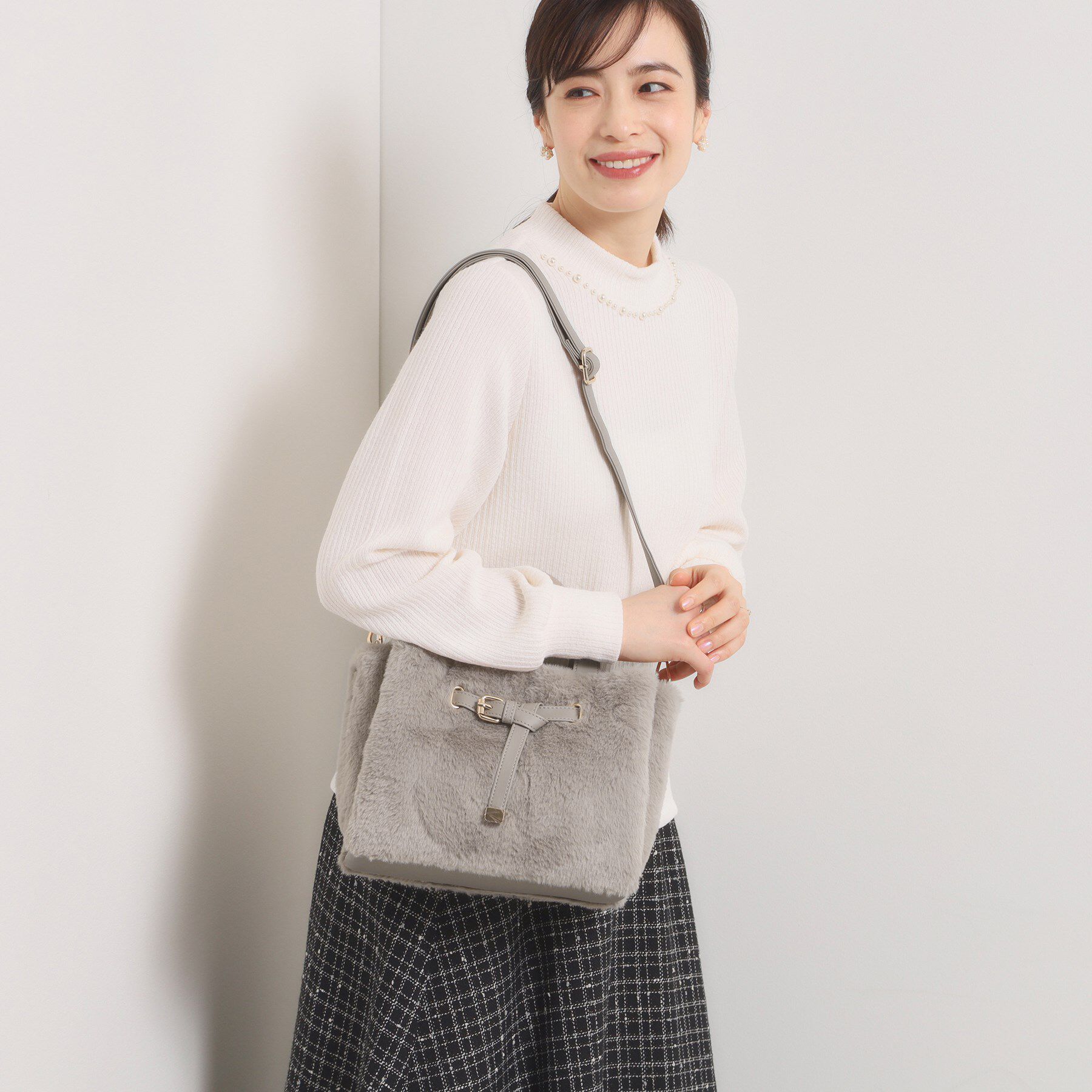 ITS&rsquo;DEMO「【5ポケット】ベルト飾り三層フェイクファートート」|ハンドバッグ|