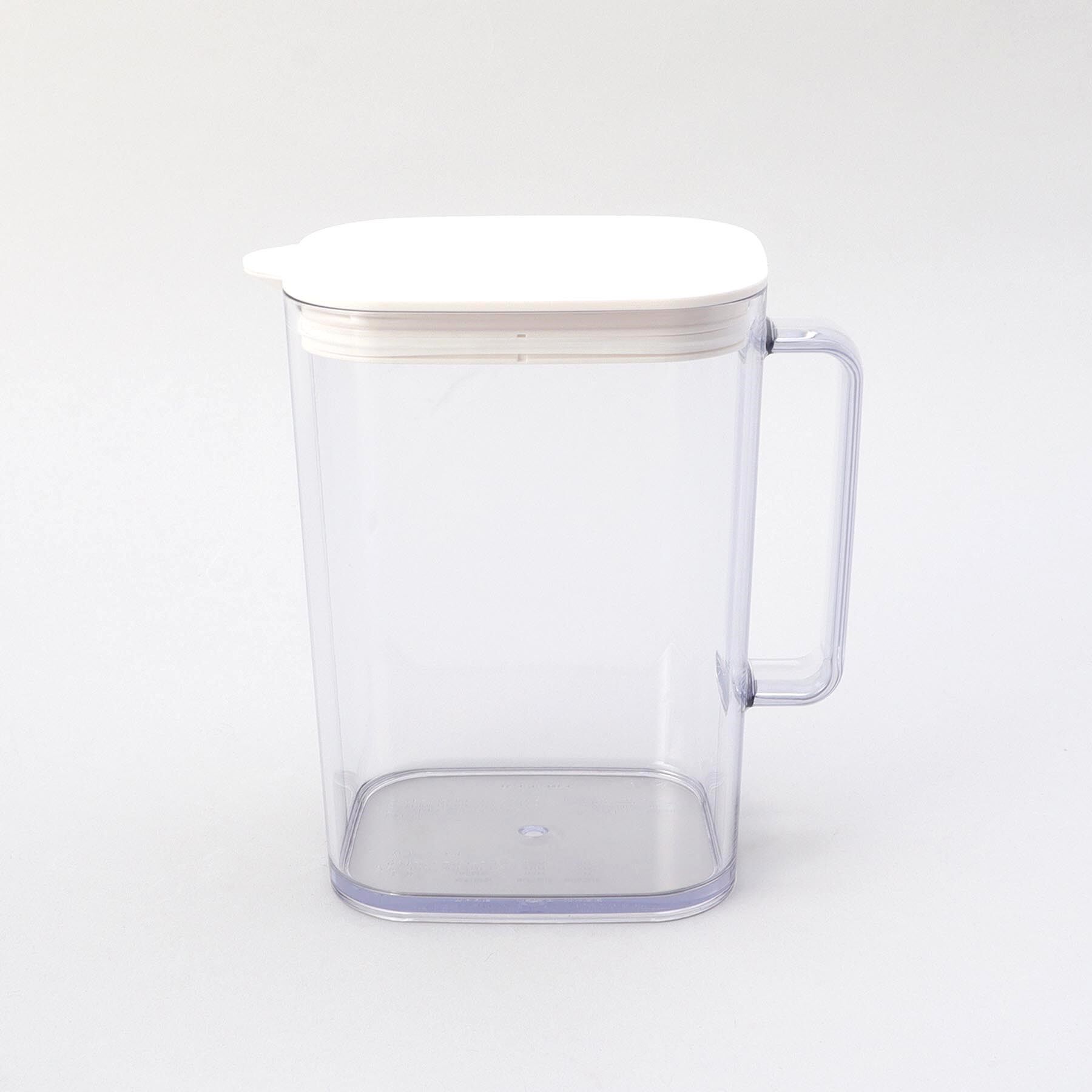 212 KITCHEN STORE「棚に収まる冷水筒 1.2L WH」|グラス・マグカップ|