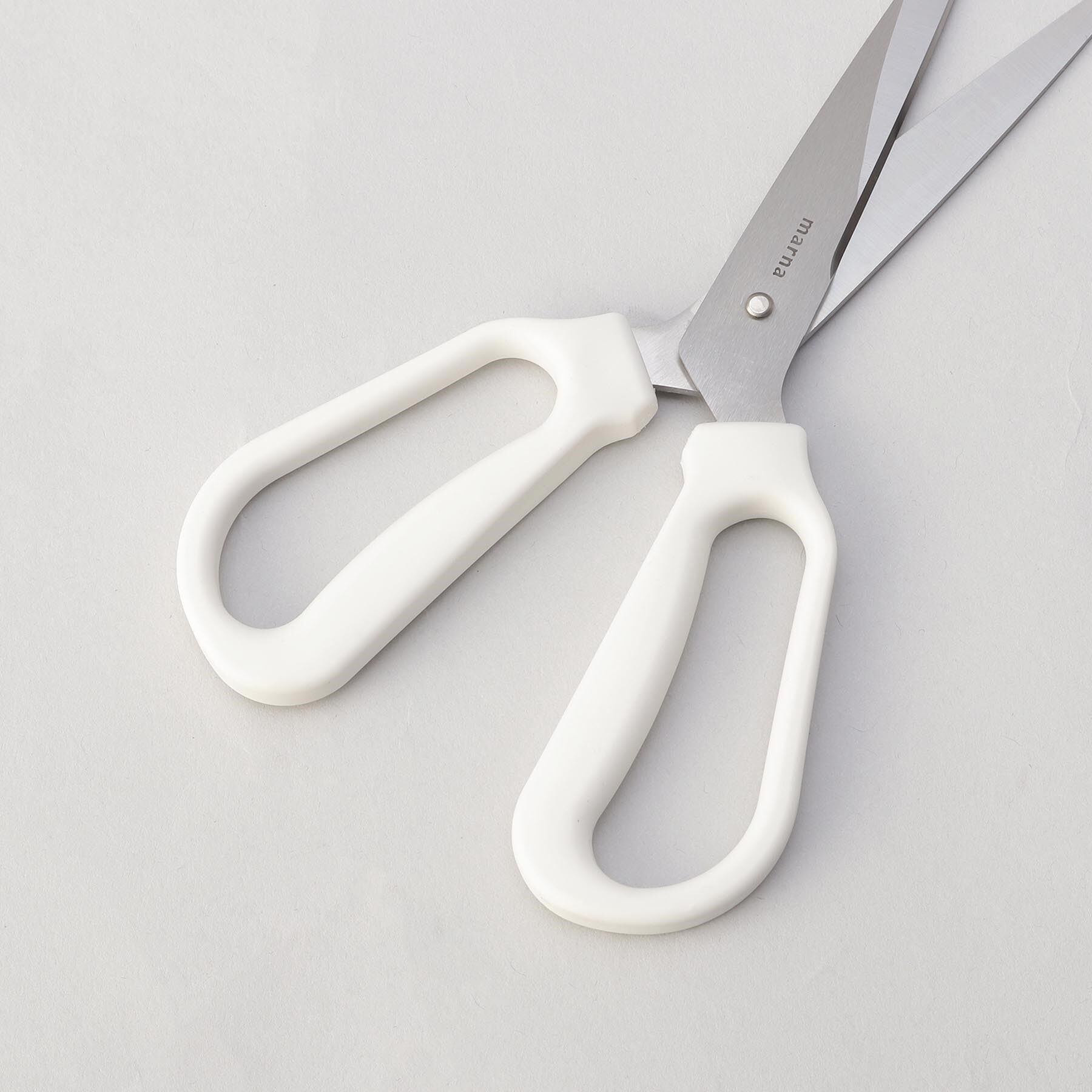 212 KITCHEN STORE「料理のハサミ WH ＜marna マーナ＞」|食器・キッチングッズ|
