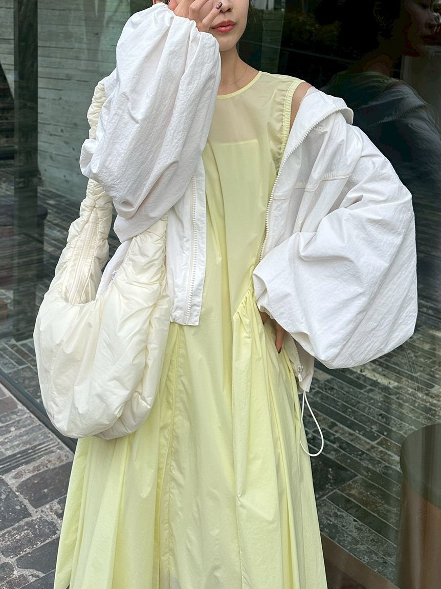 emmi atelier「ギャザーフォルムナイロンワンピース」|ワンピース|