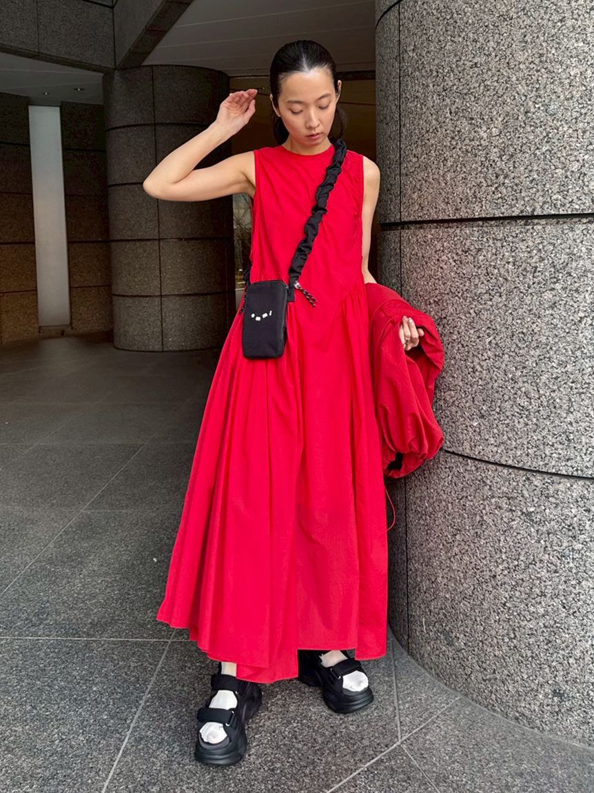 emmi atelier「ギャザーフォルムナイロンワンピース」|ワンピース|