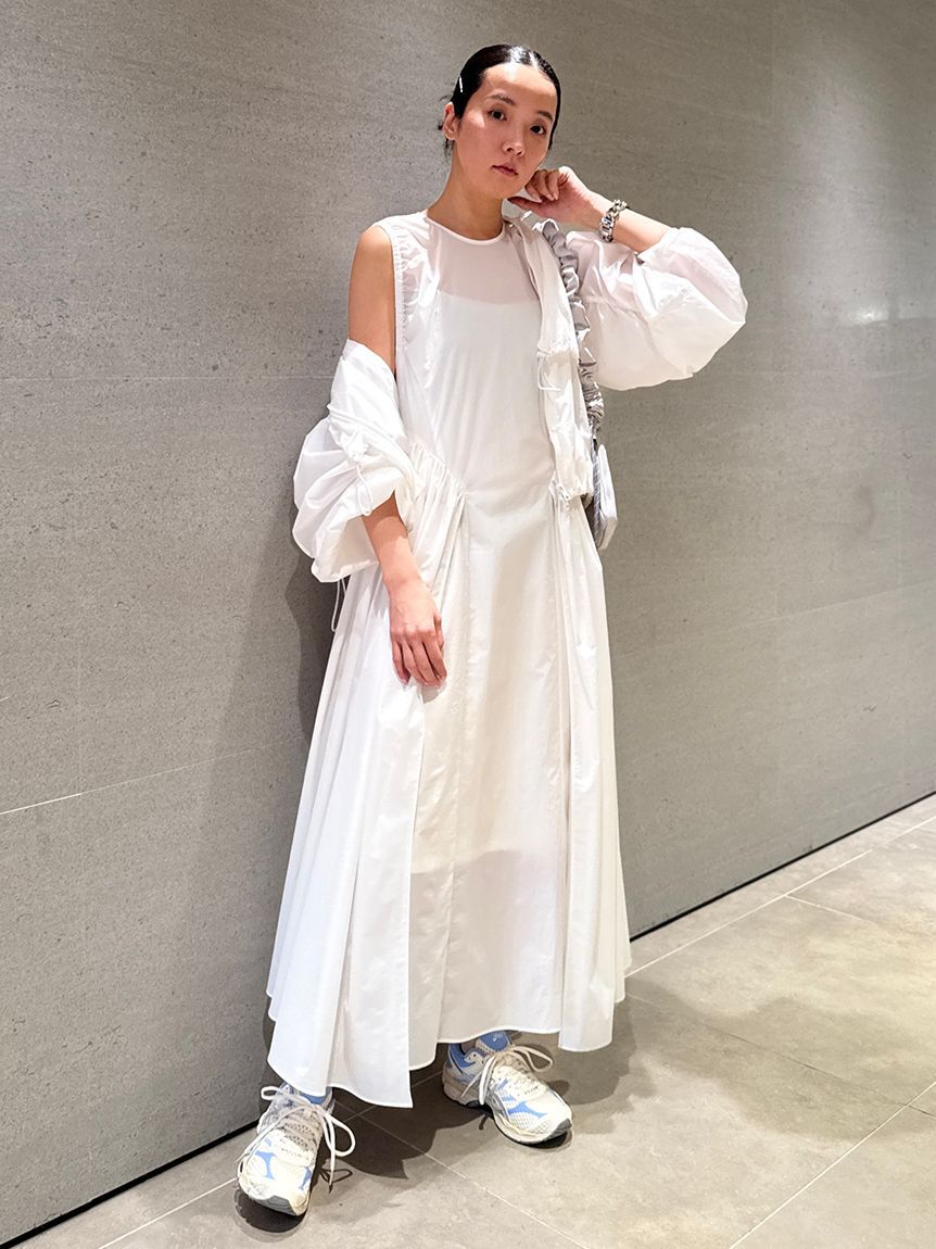 emmi atelier「ギャザーフォルムナイロンワンピース」|ワンピース|