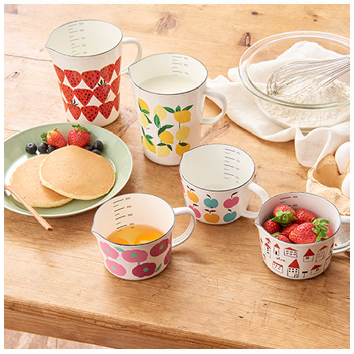 BACKYARD FAMILY「ホーロー 計量カップ Lサイズ 通販 メジャーカップ ほうろう 耐熱 ホーロー製 目盛り付き」|食器・キッチングッズ|