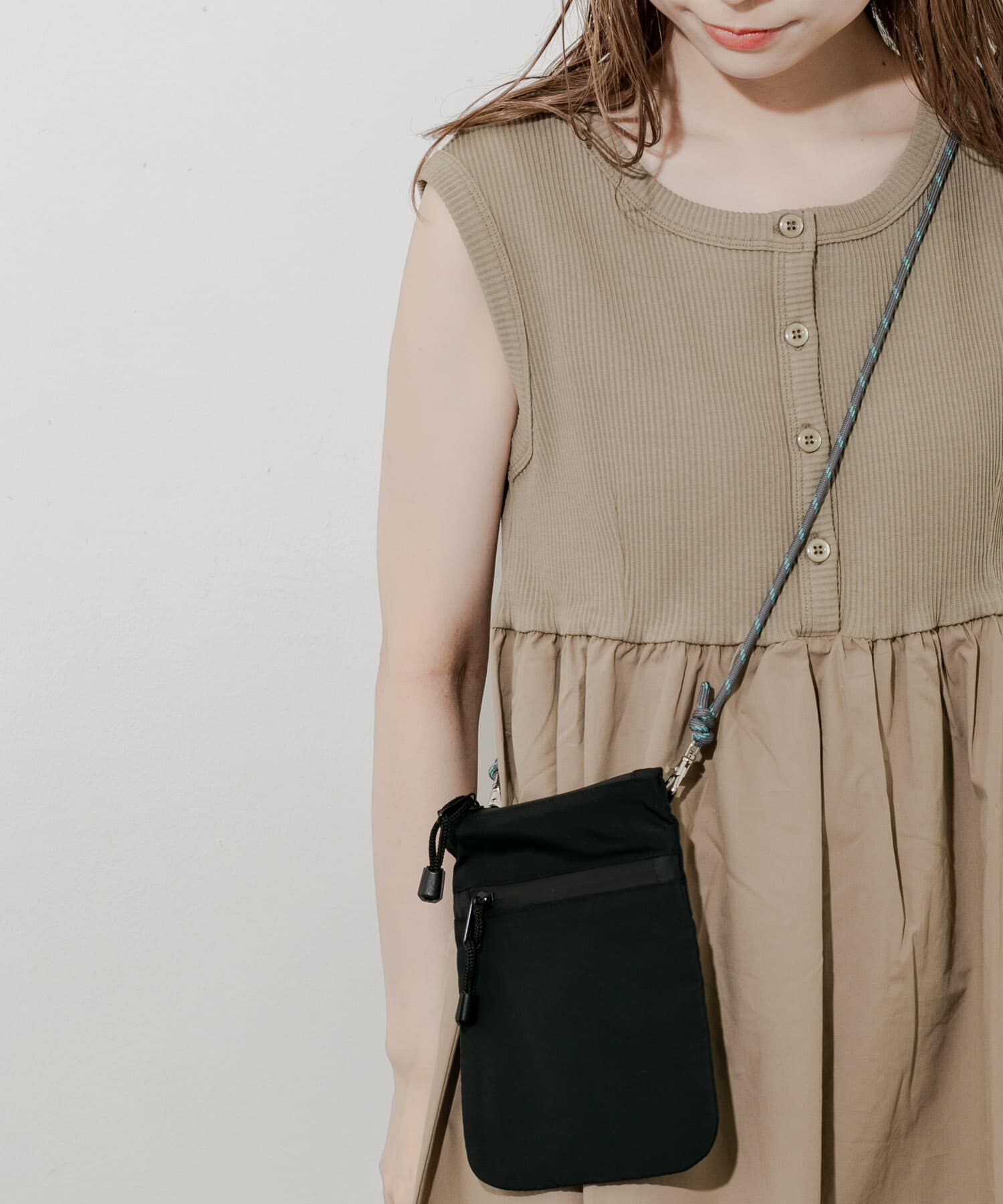 SMELLY「ジップミニサコッシュ」|ショルダー・メッセンジャー|