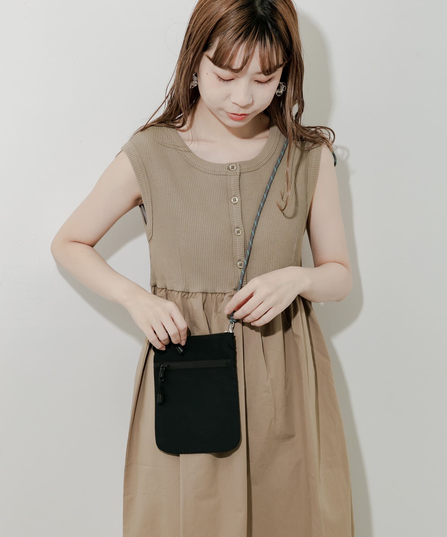 SMELLY「ジップミニサコッシュ」|ショルダー・メッセンジャー|