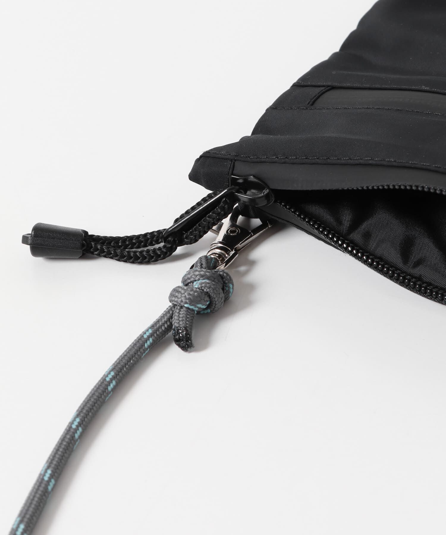 SMELLY「ジップミニサコッシュ」|ショルダー・メッセンジャー|