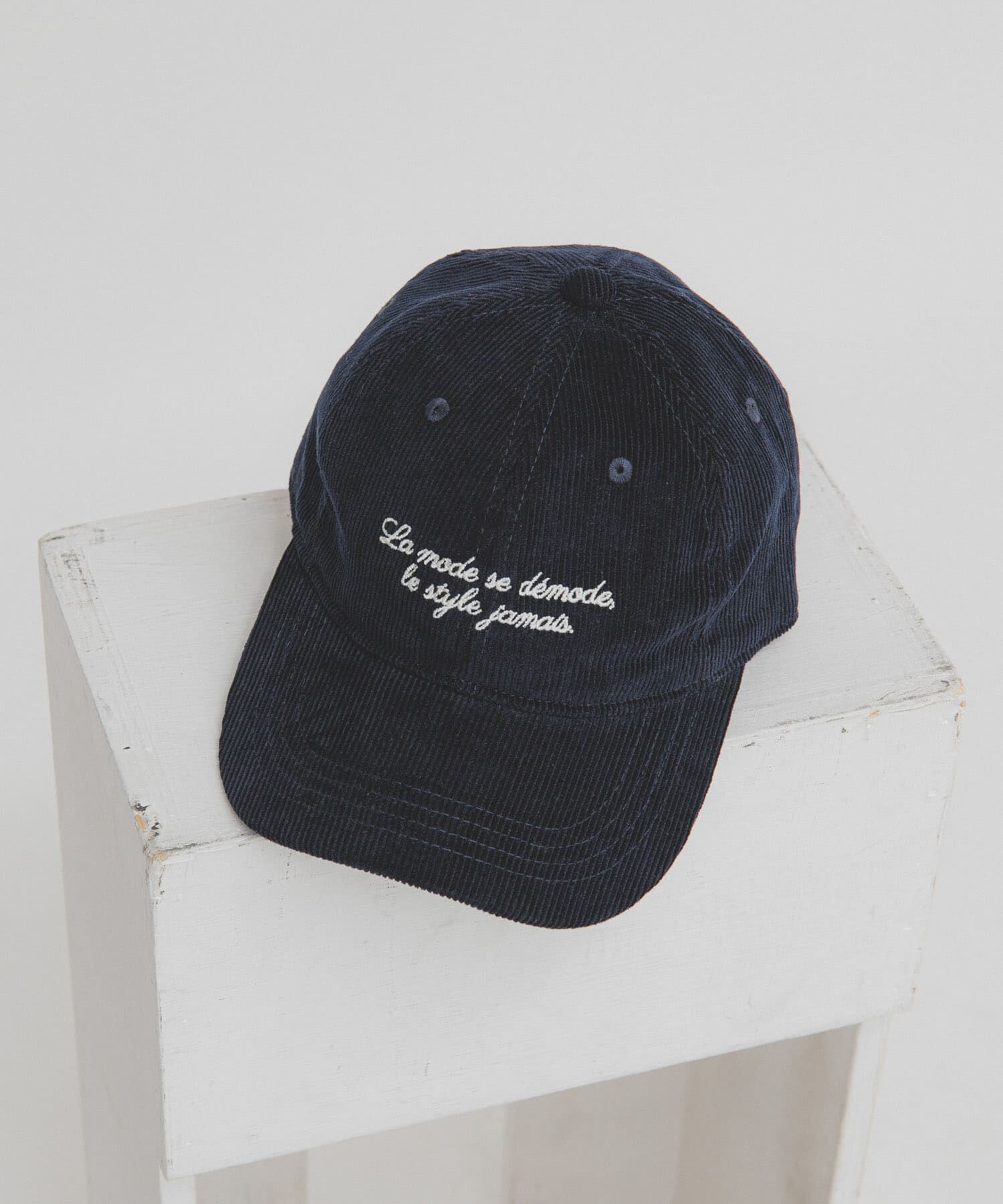  「エンブロイダリーコーデュロイCAP」|キャップ・キャスケット|ネイビー