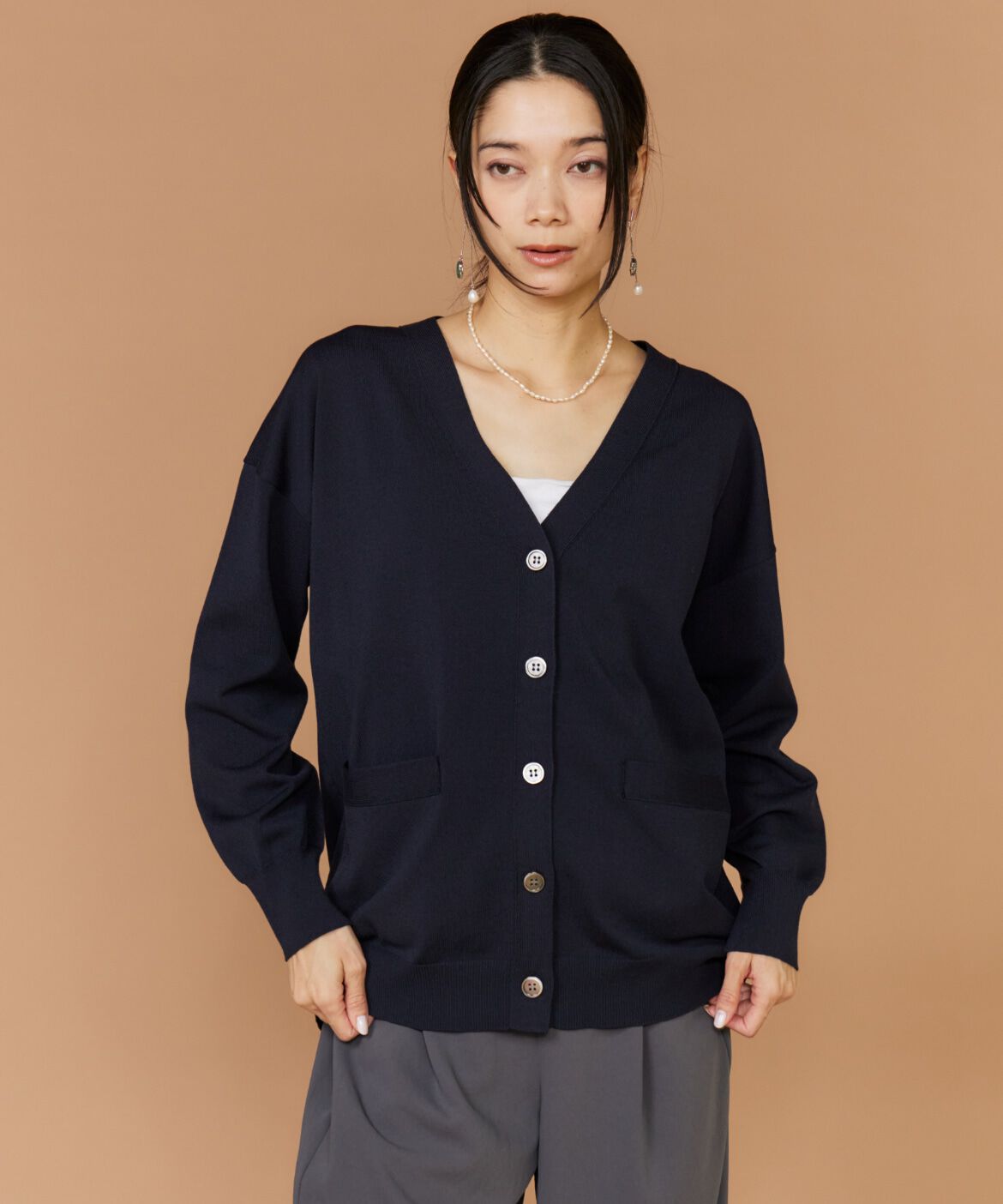 INED「Vネックカーディガン」|カーディガン|ネイビー