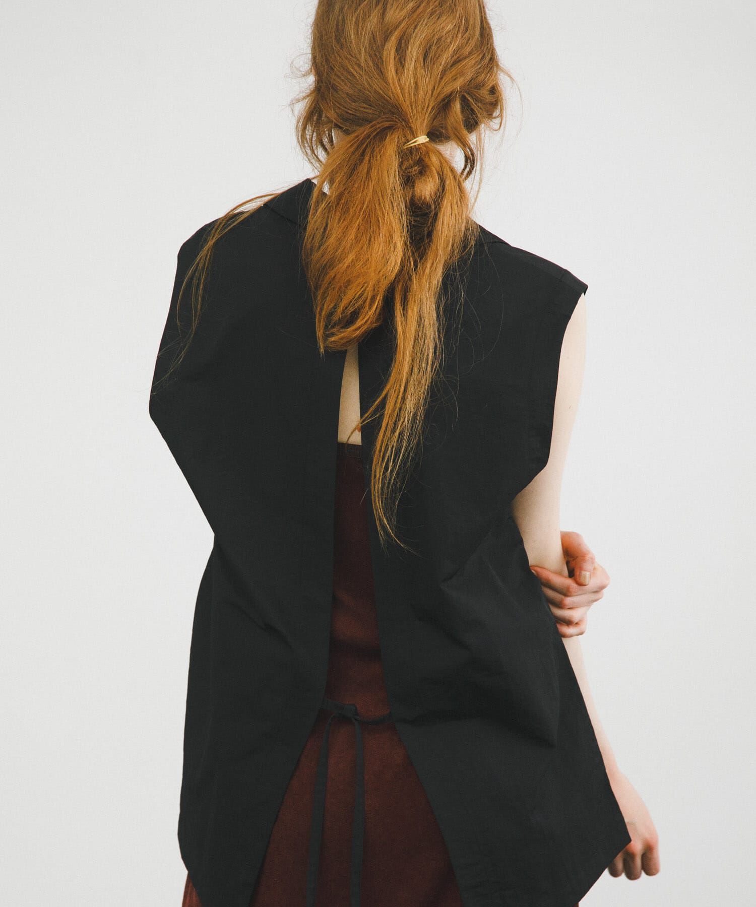 LAATO「no sleeve slit jacket」|ノーカラーコート|ブラック