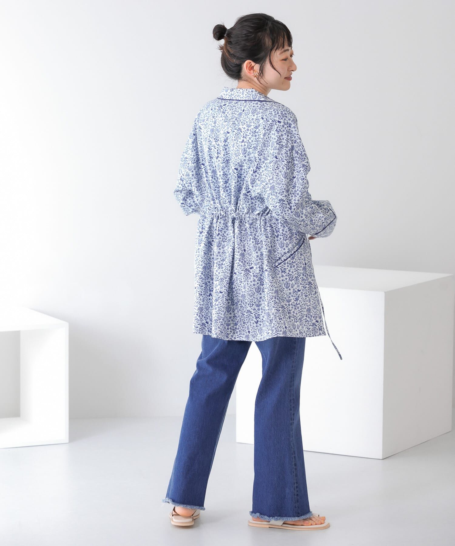  「ドロストプリントガウン」|ノーカラーコート|