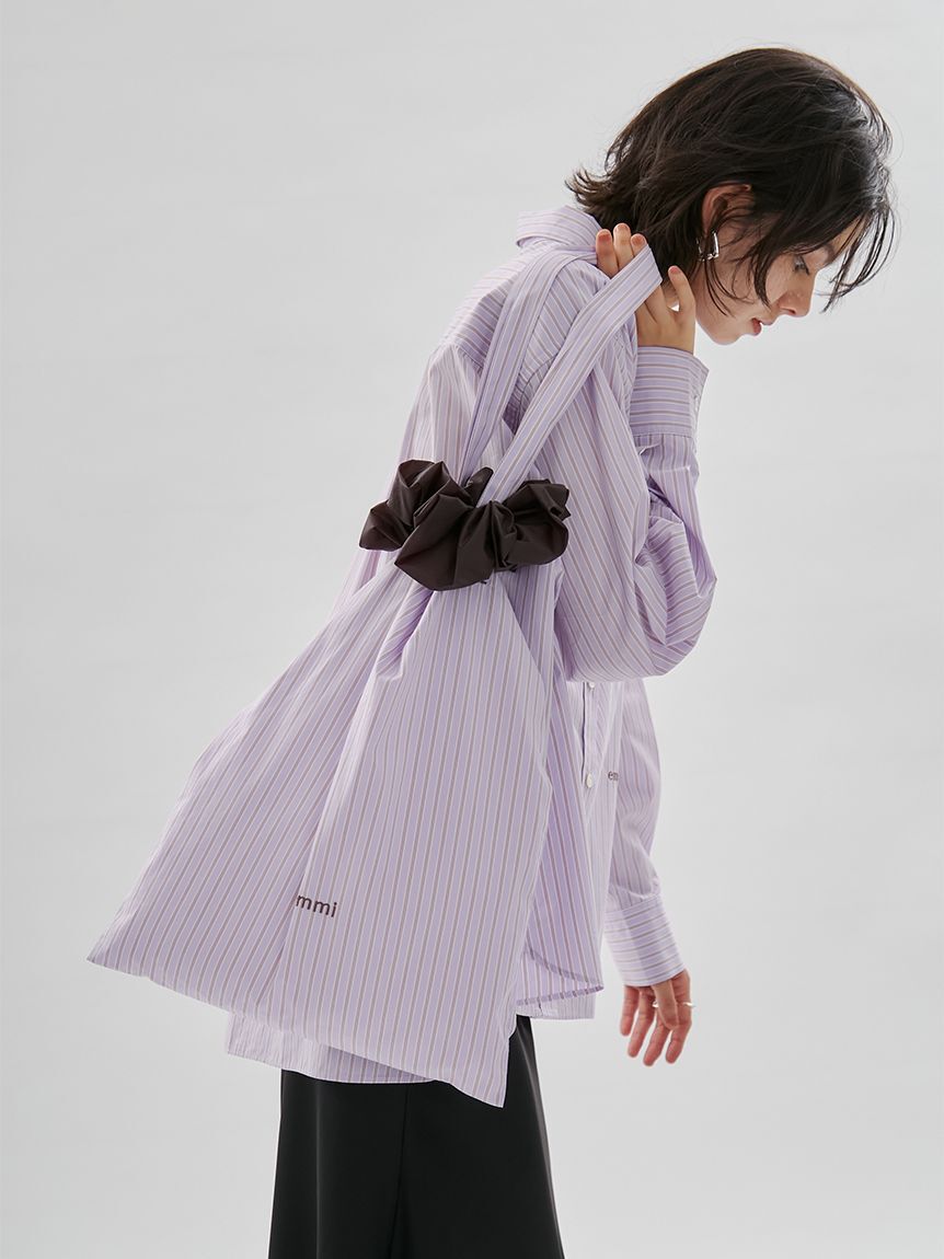 emmi atelier「【ONLINE限定カラーあり】シュシュ付きemmiロゴトートバッグ」|トートバッグ|