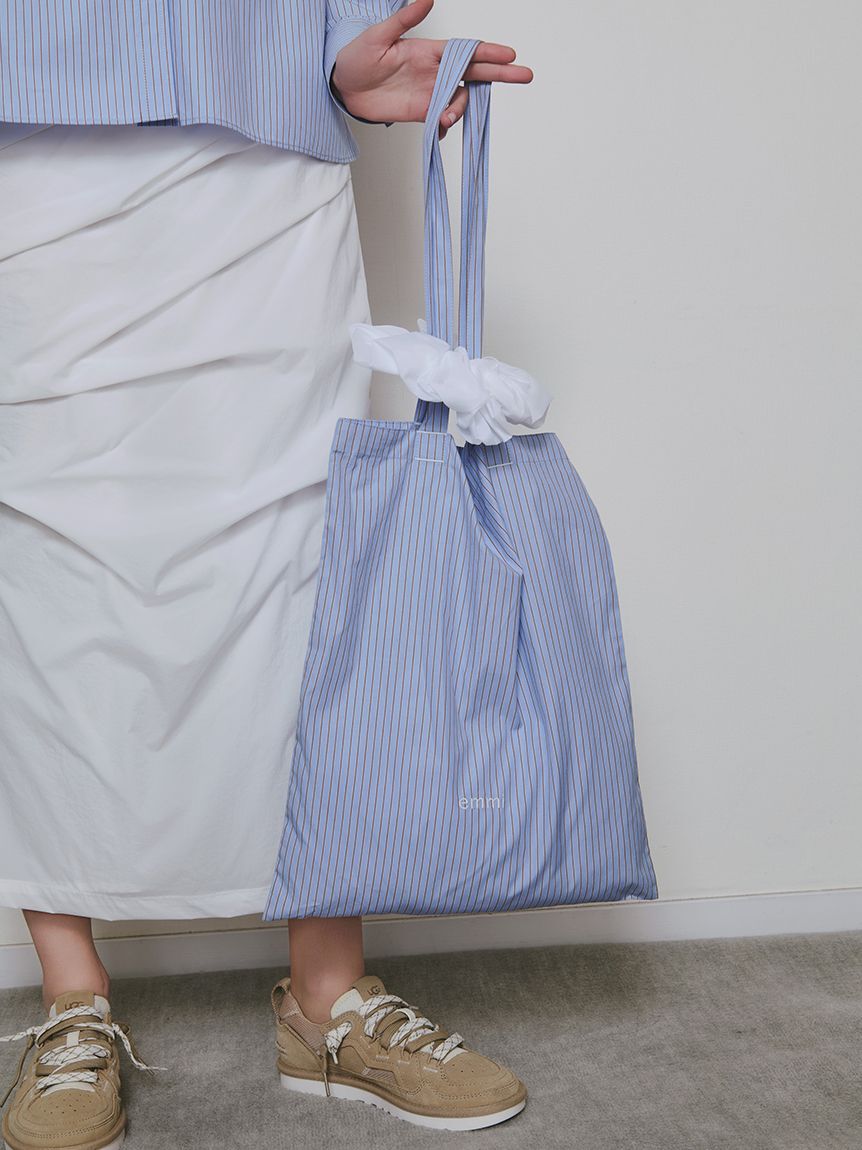 emmi atelier「【ONLINE限定カラーあり】シュシュ付きemmiロゴトートバッグ」|トートバッグ|