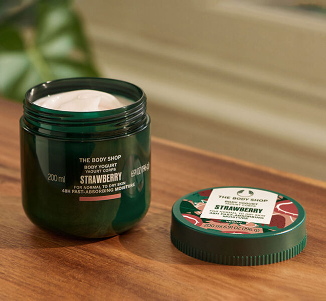 THE BODY SHOP「ボディヨーグルト ST（香り：ストロベリー） 200mL」|マッサージ・ボディスクラブ|