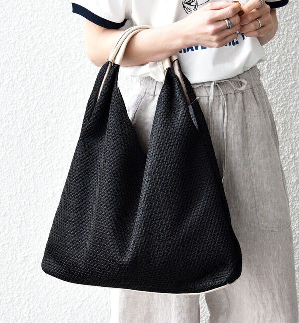 SHIPS any「《予約》SHIPS any: A4 Vカット バイカラー トート バッグ」|トートバッグ|ブラック