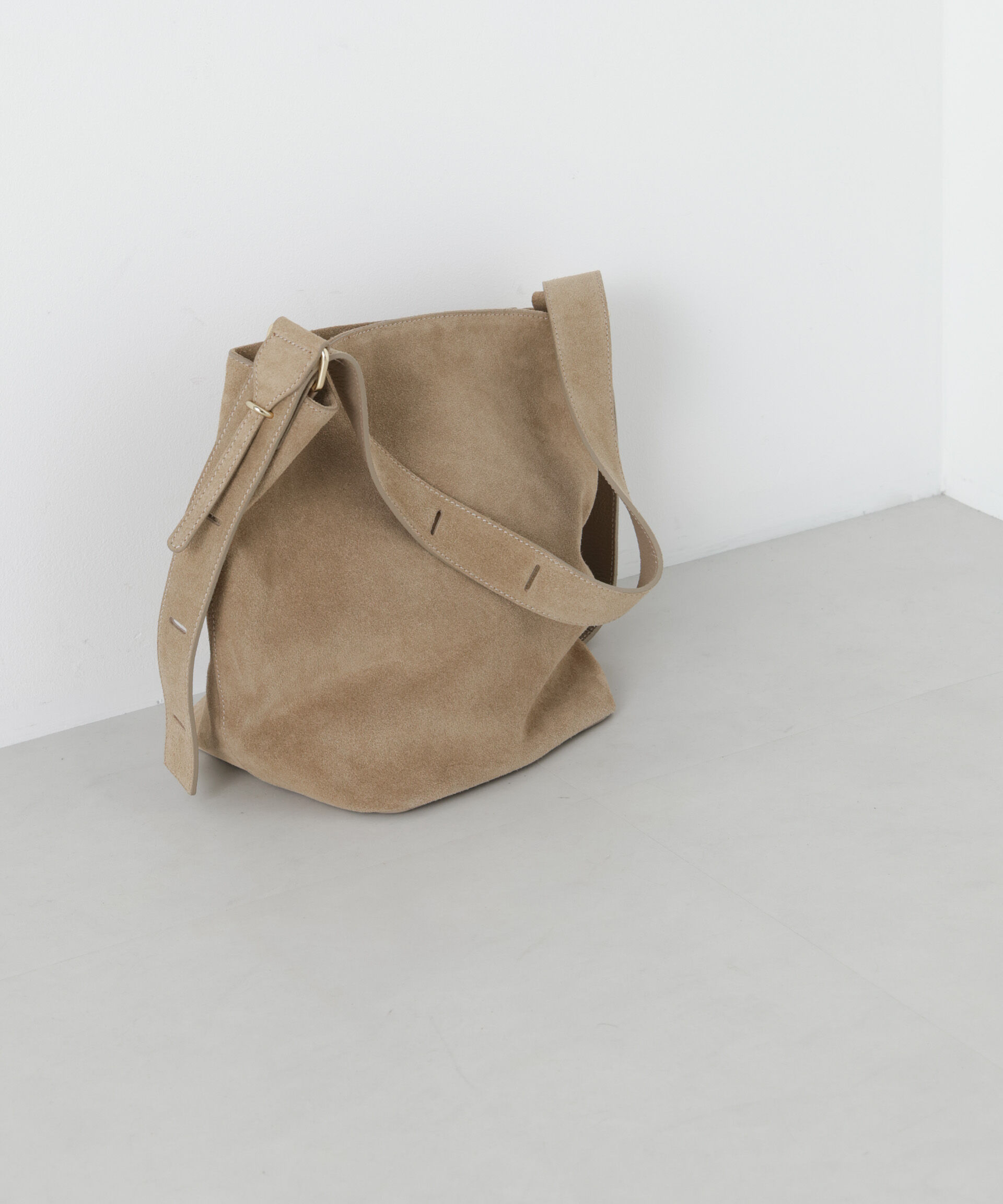 nano･universe「AULENTTI/スエードワンショルダーバッグ」|ショルダー・メッセンジャー|ベージュ