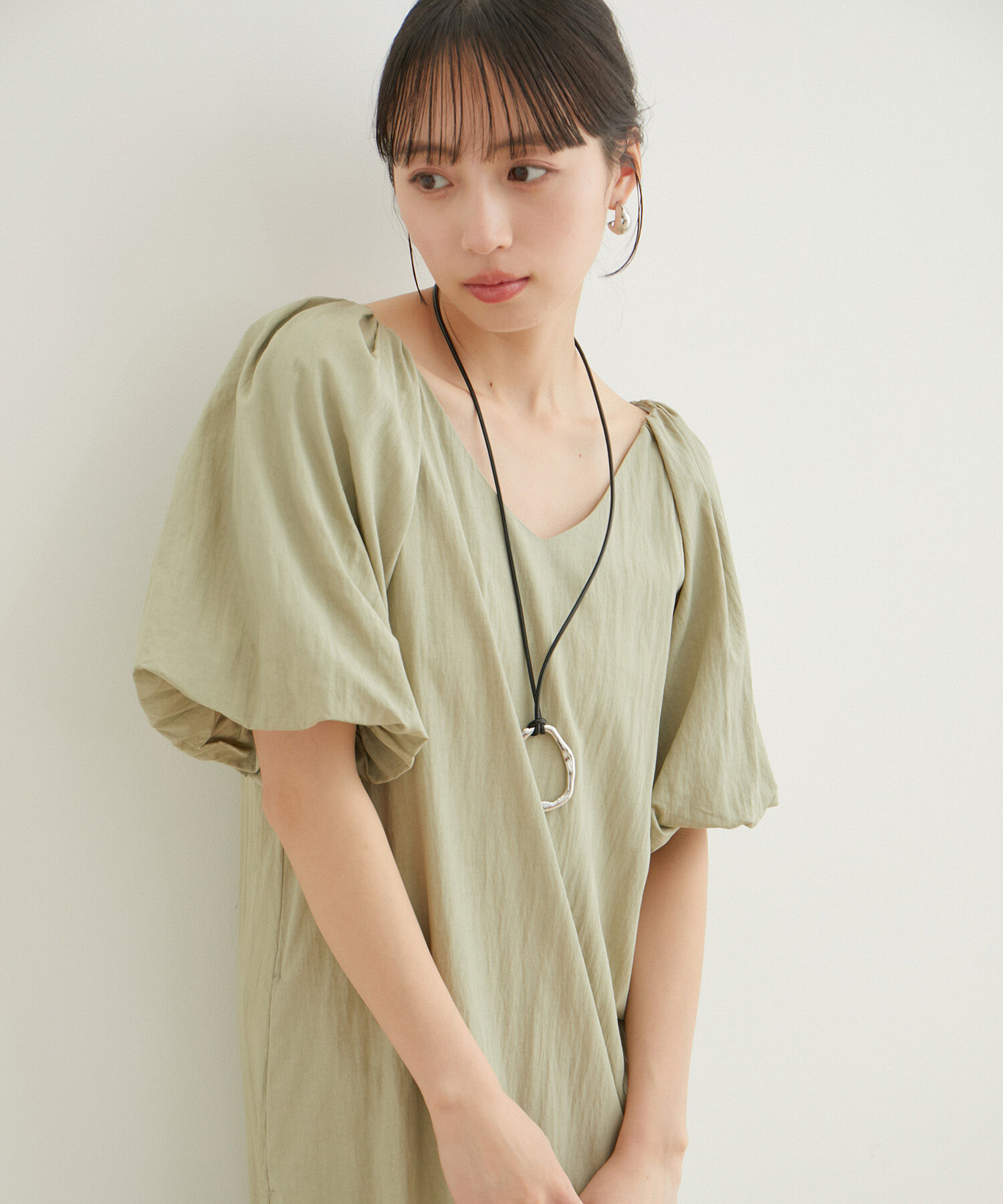 VIS「袖ボリューム裾ギャザーワンピース」|ワンピース|