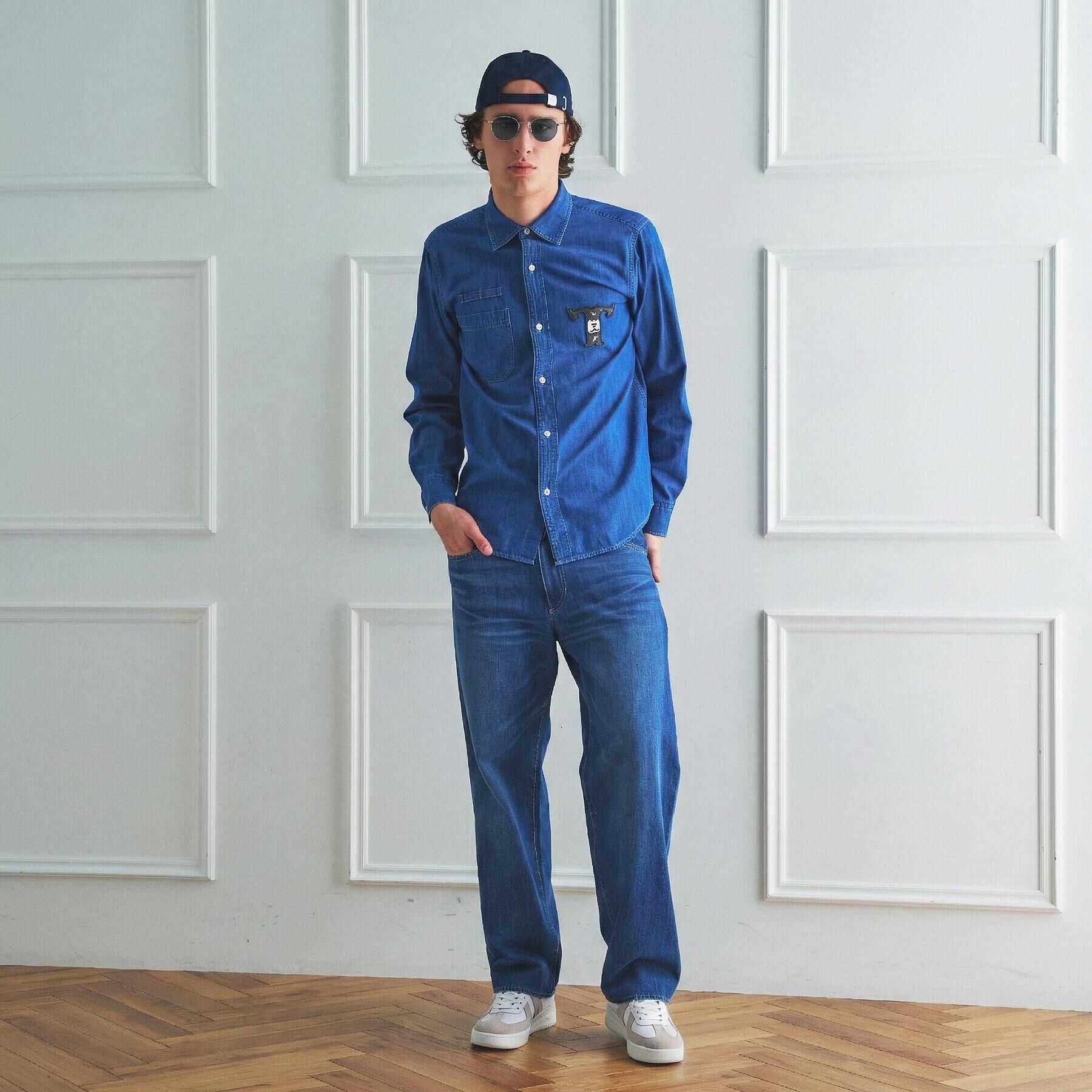 TAKEO KIKUCHI「【BOWLER HAT LABEL】Tエンブレム デニムシャツ」|シャツ・ブラウス|